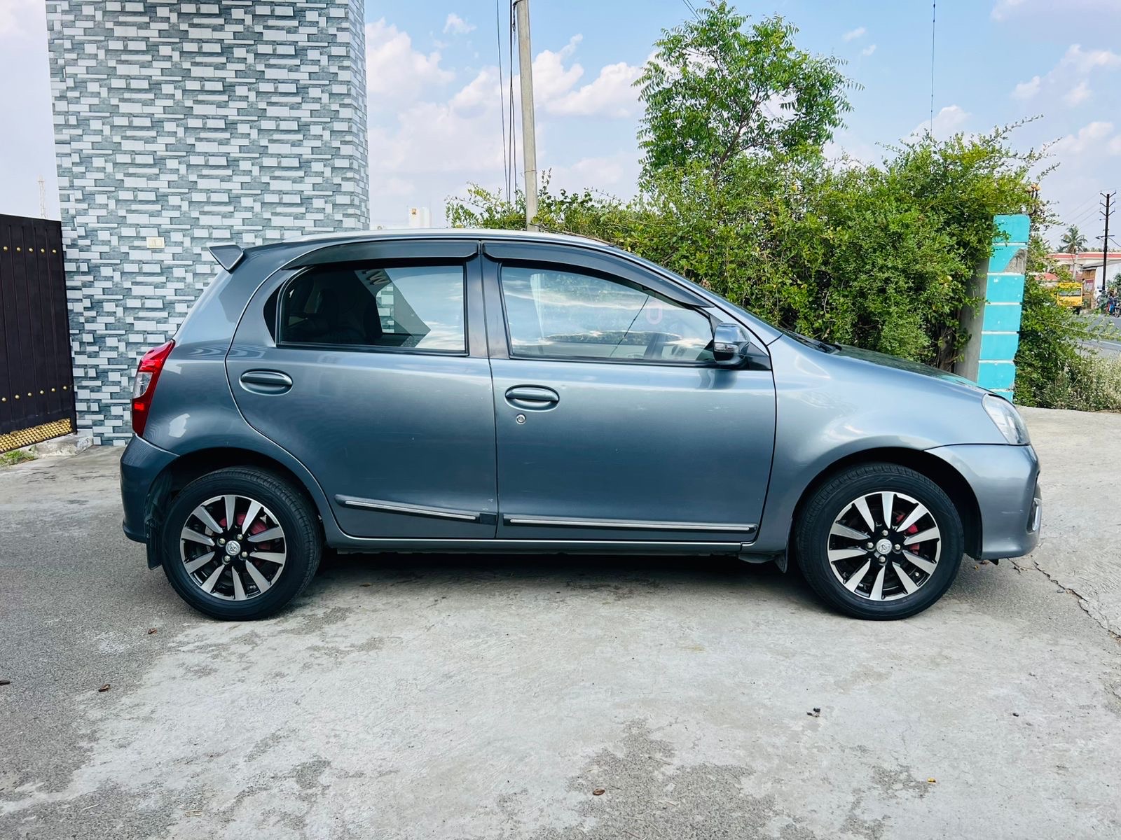 Toyota Etios Liva - Image 2