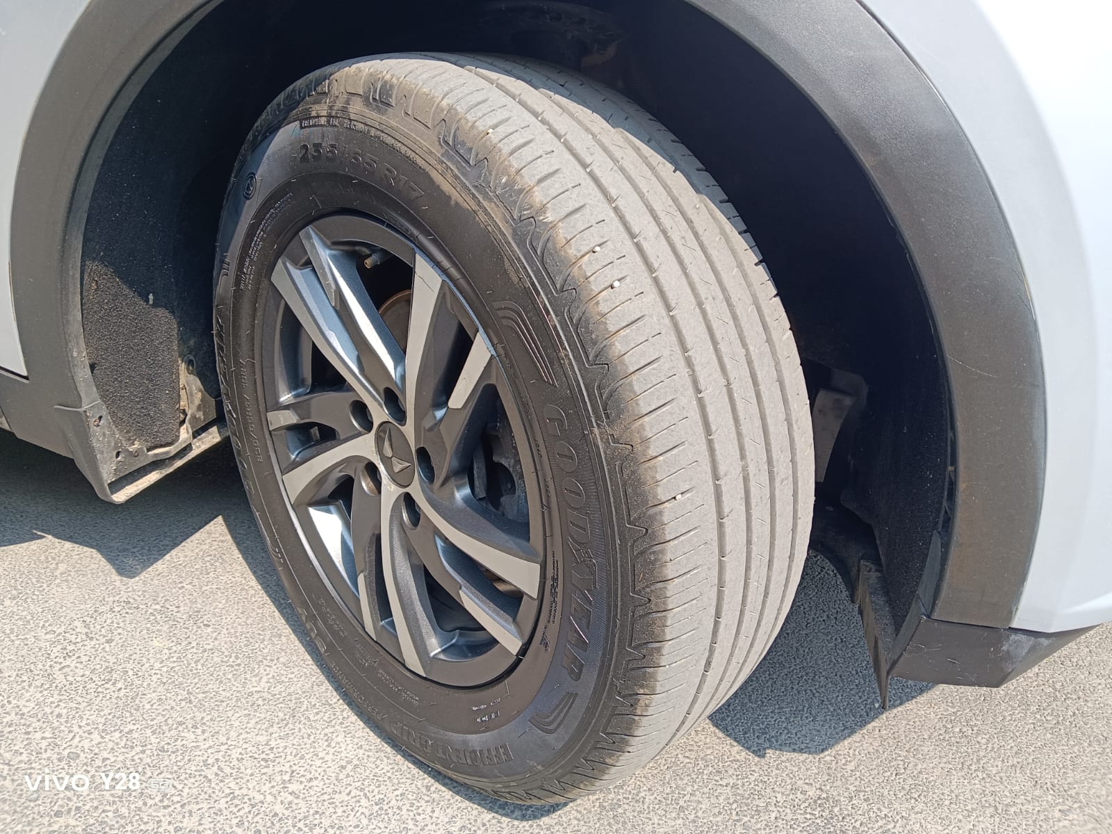 Mahindra XUV700 - Image 12