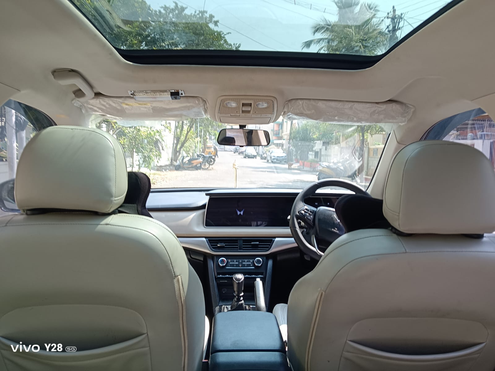 Mahindra XUV700 - Image 9