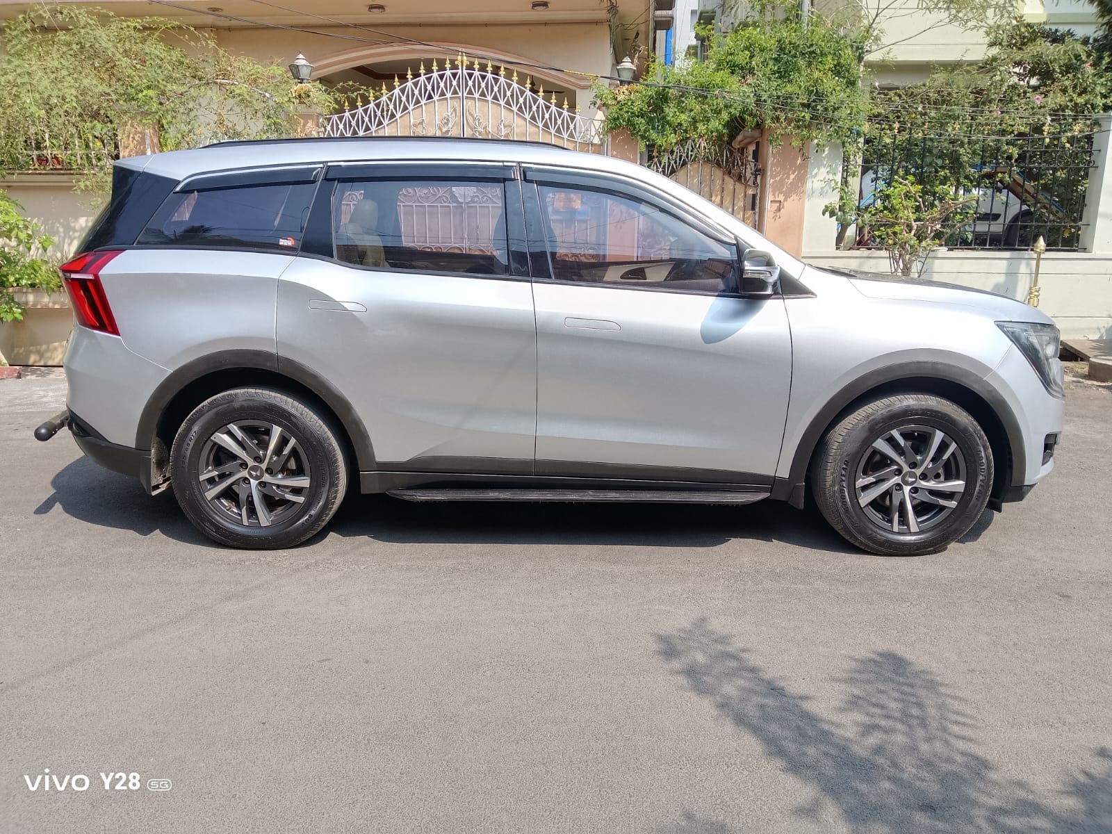 Mahindra XUV700 - Image 6