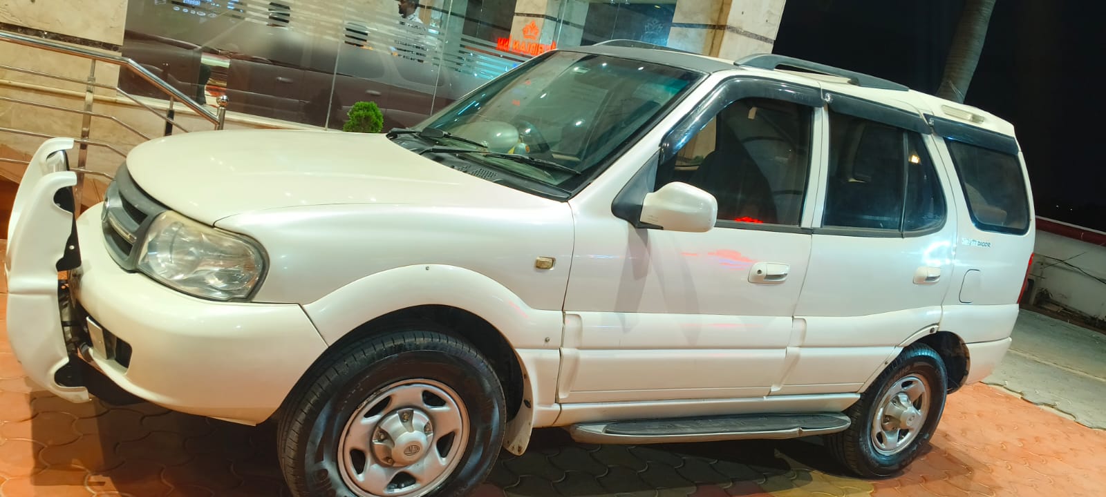 Tata Safari - Image 3