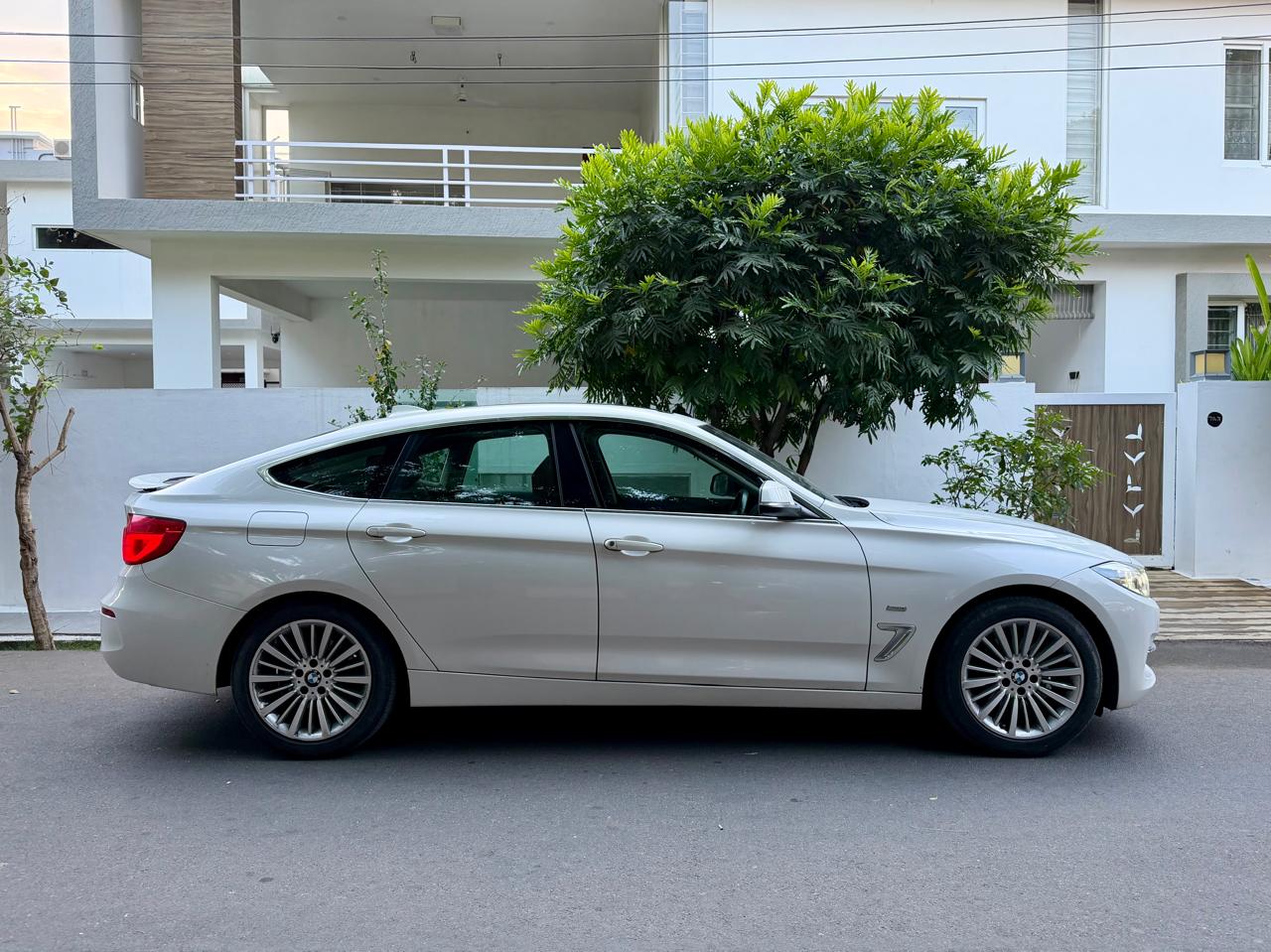 BMW 3 Series - Image 4