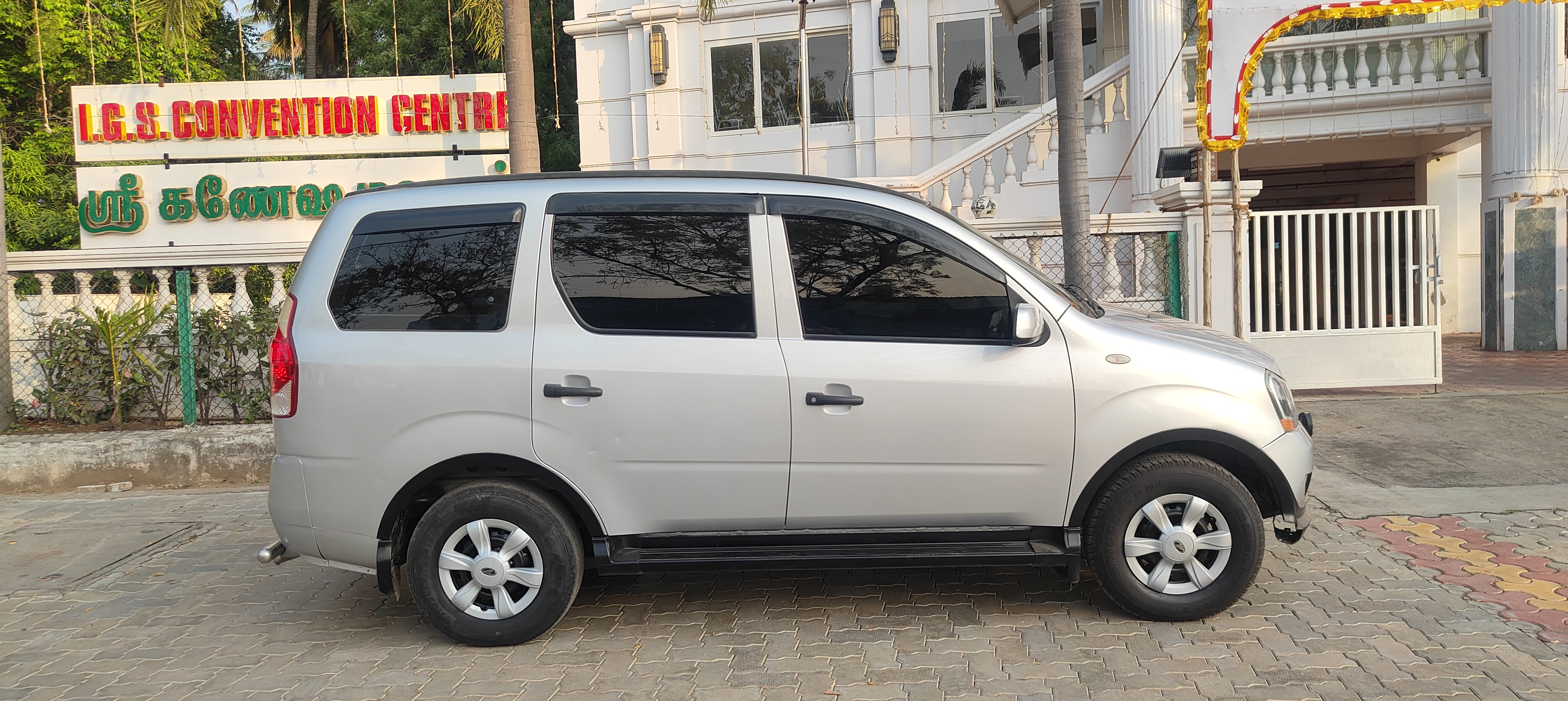 Mahindra Xylo - Image 2