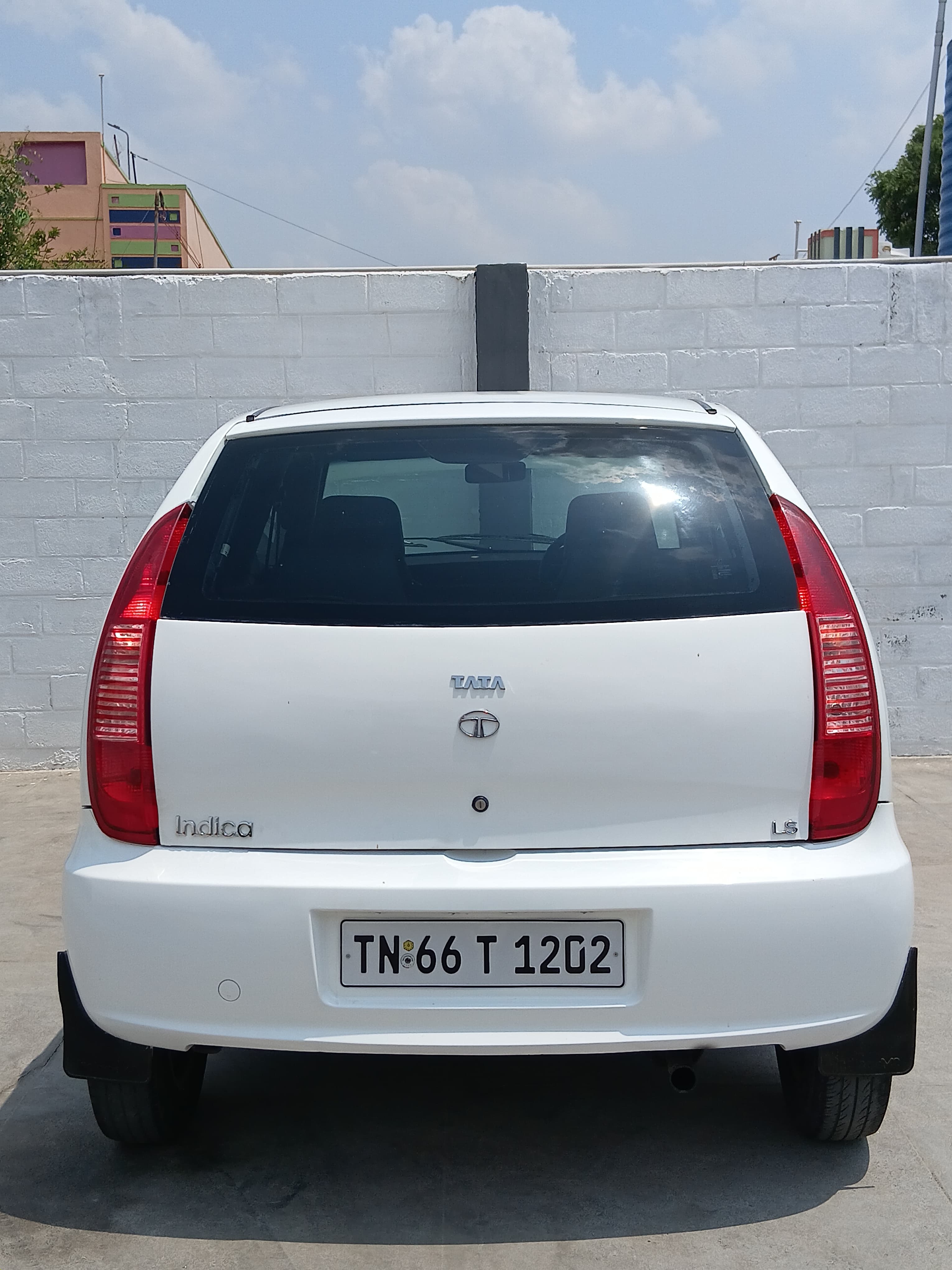 Tata Indica V2 - Image 2
