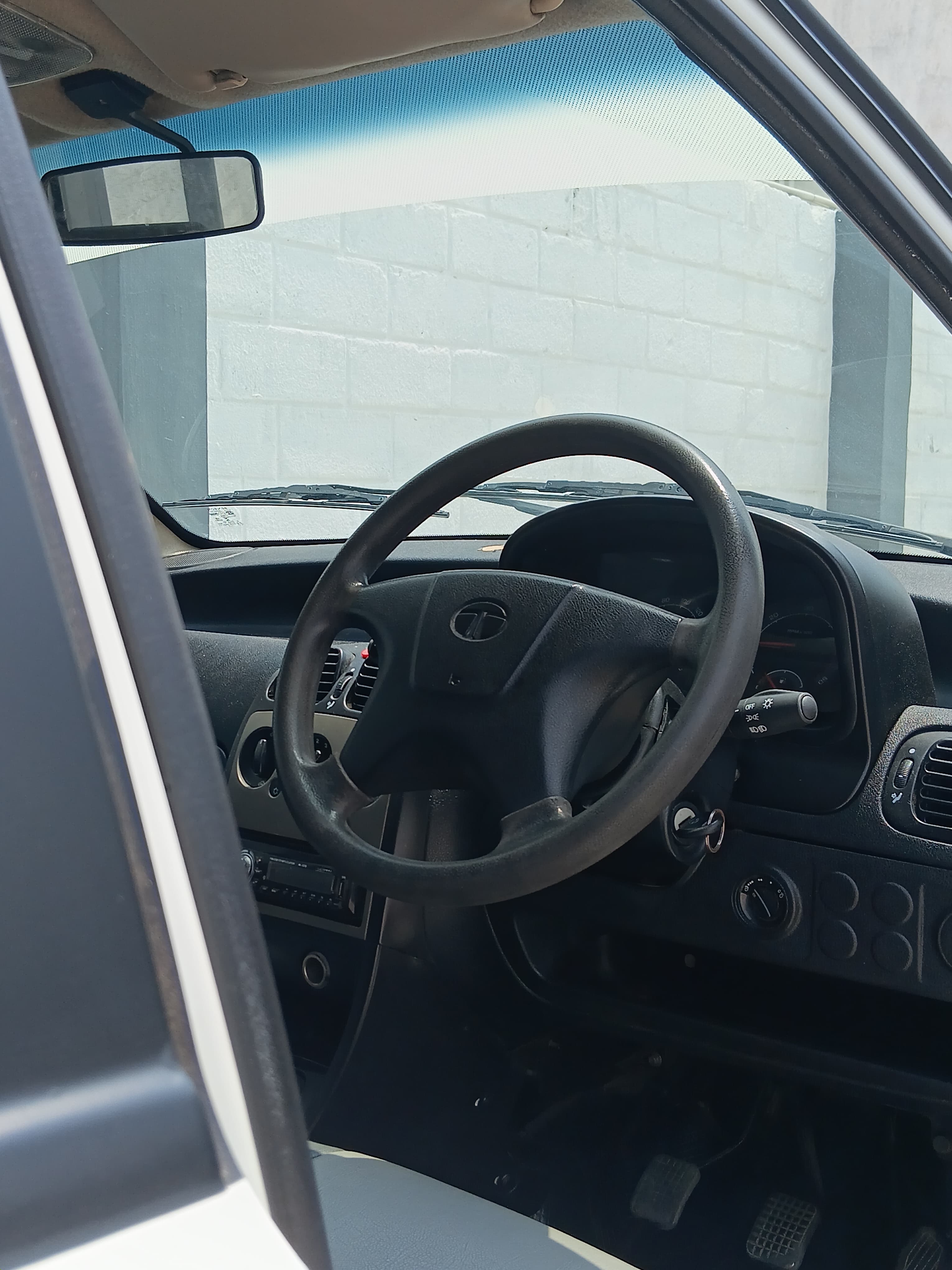 Tata Indica V2 - Image 7