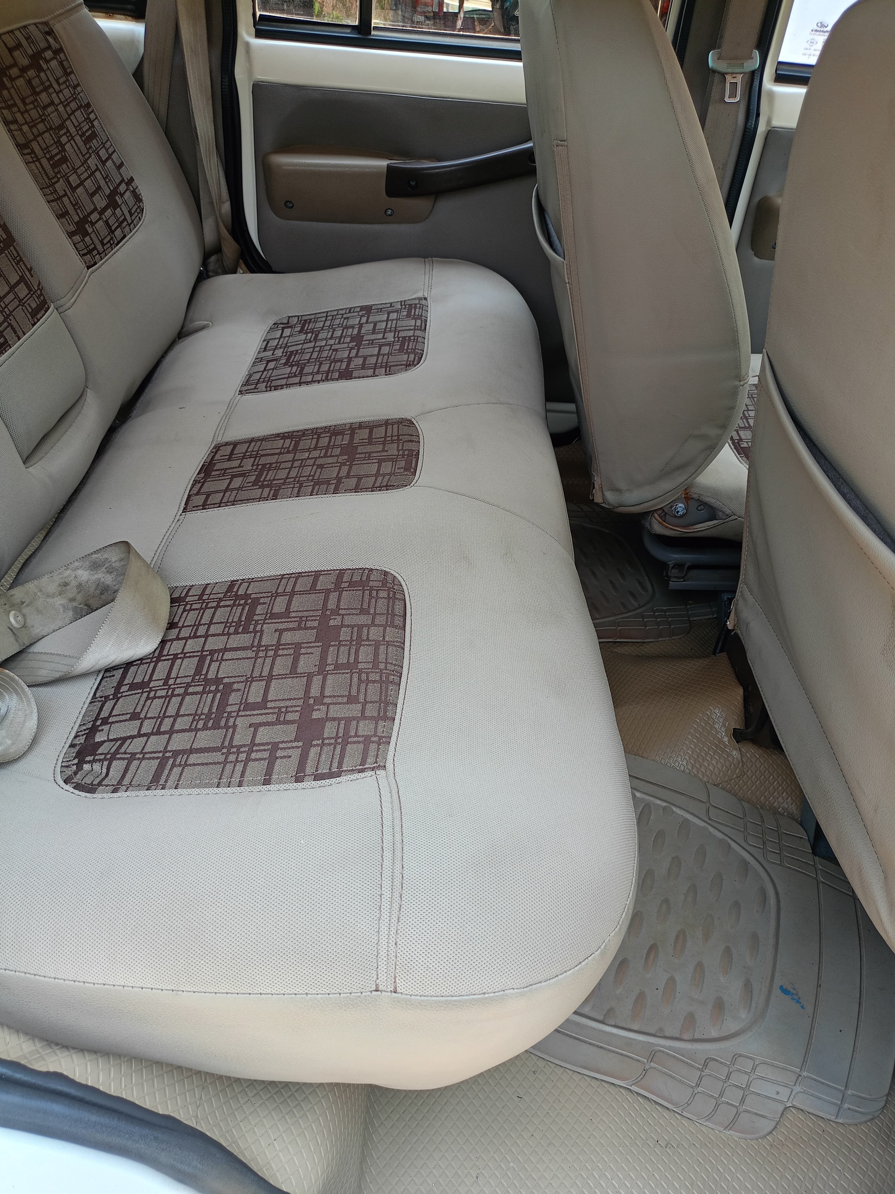 Mahindra Bolero - Image 8