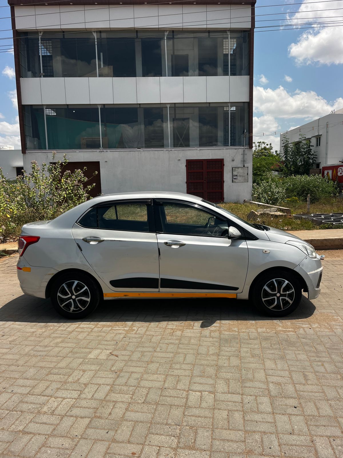 Hyundai Xcent - Image 3