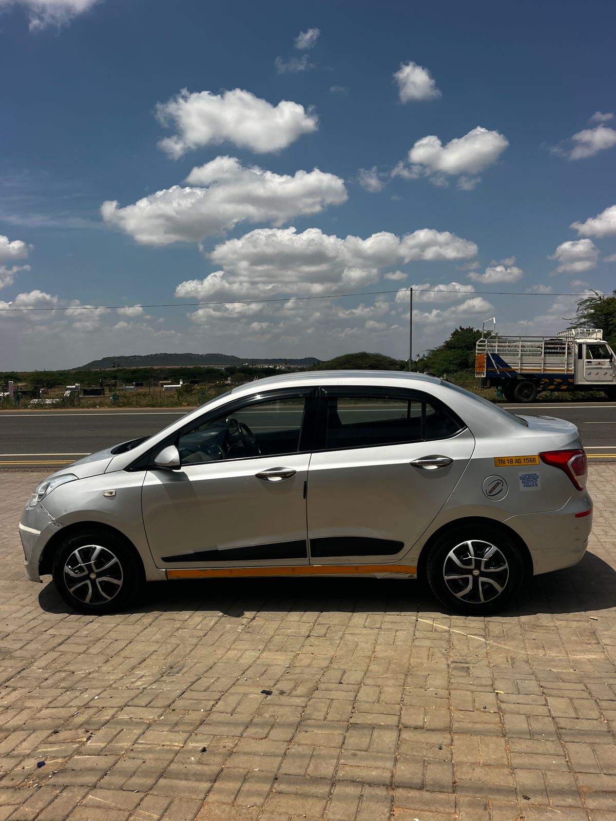 Hyundai Xcent - Image 4