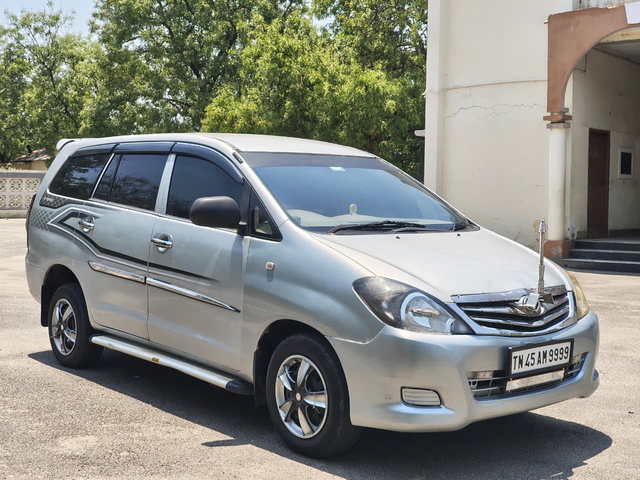 Toyota Innova - Image 3