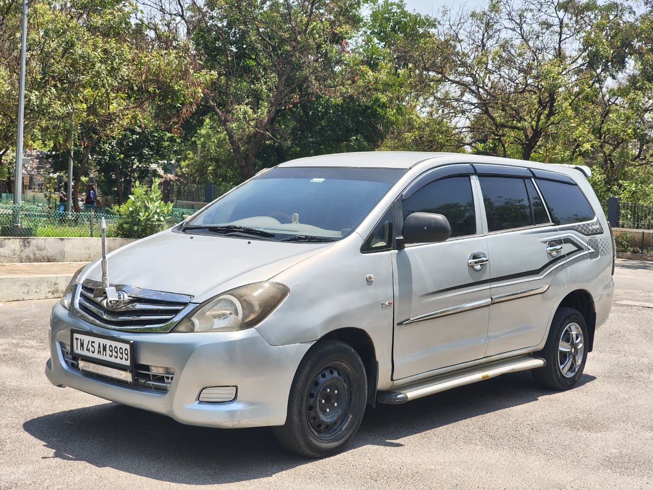 Toyota Innova - Image 4