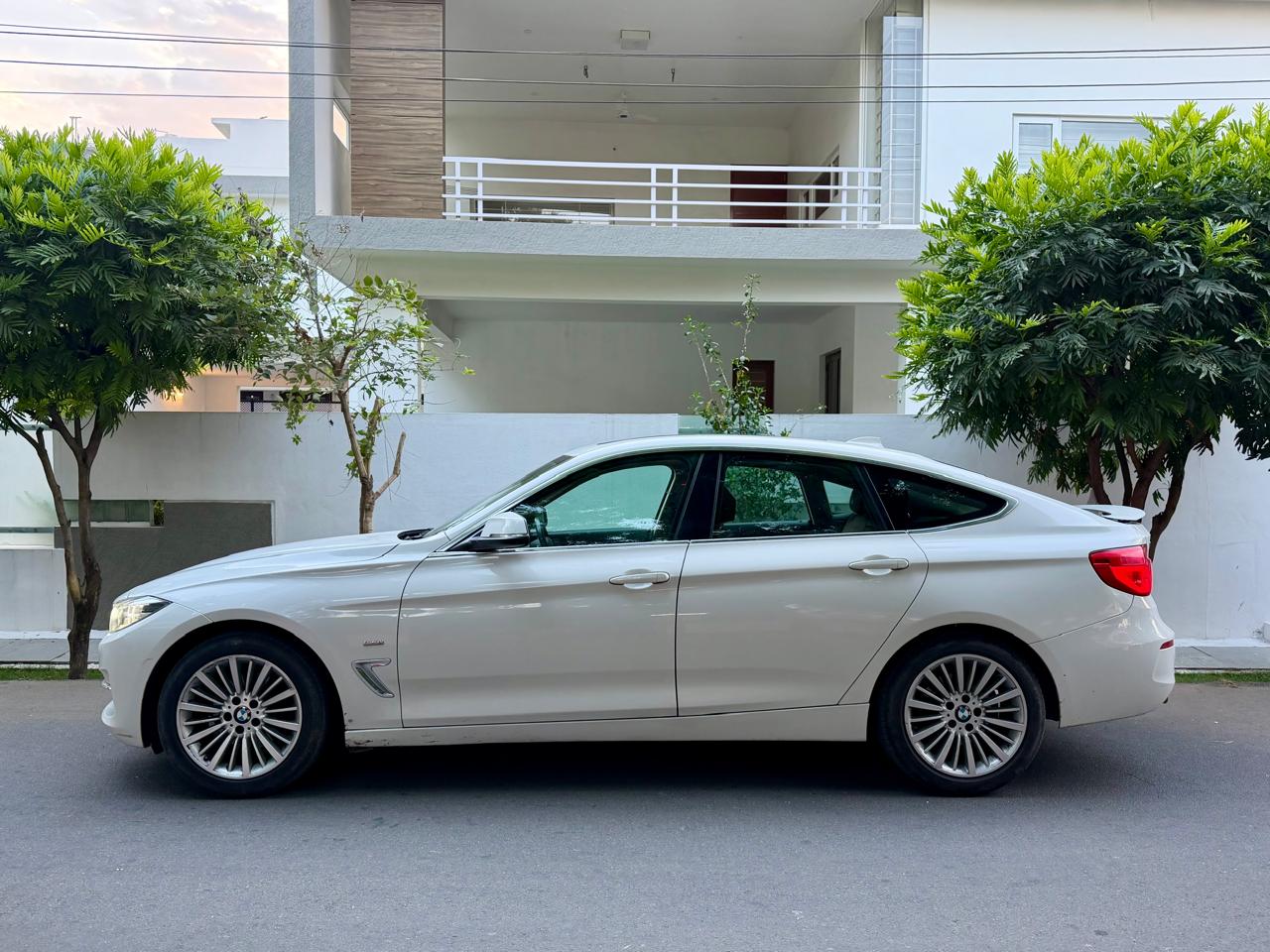 BMW 3 Series - Image 8