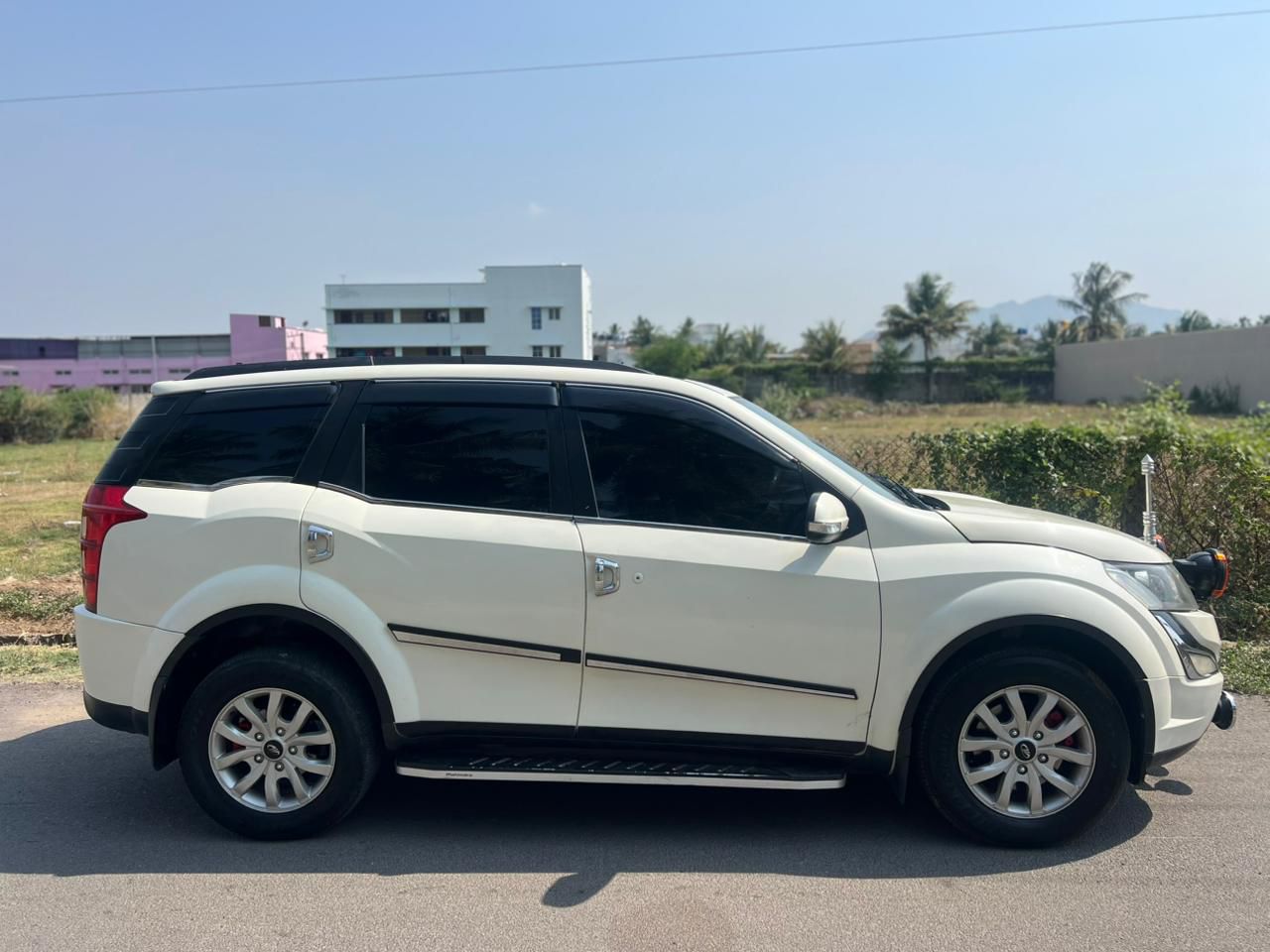 Mahindra XUV500 - Image 3