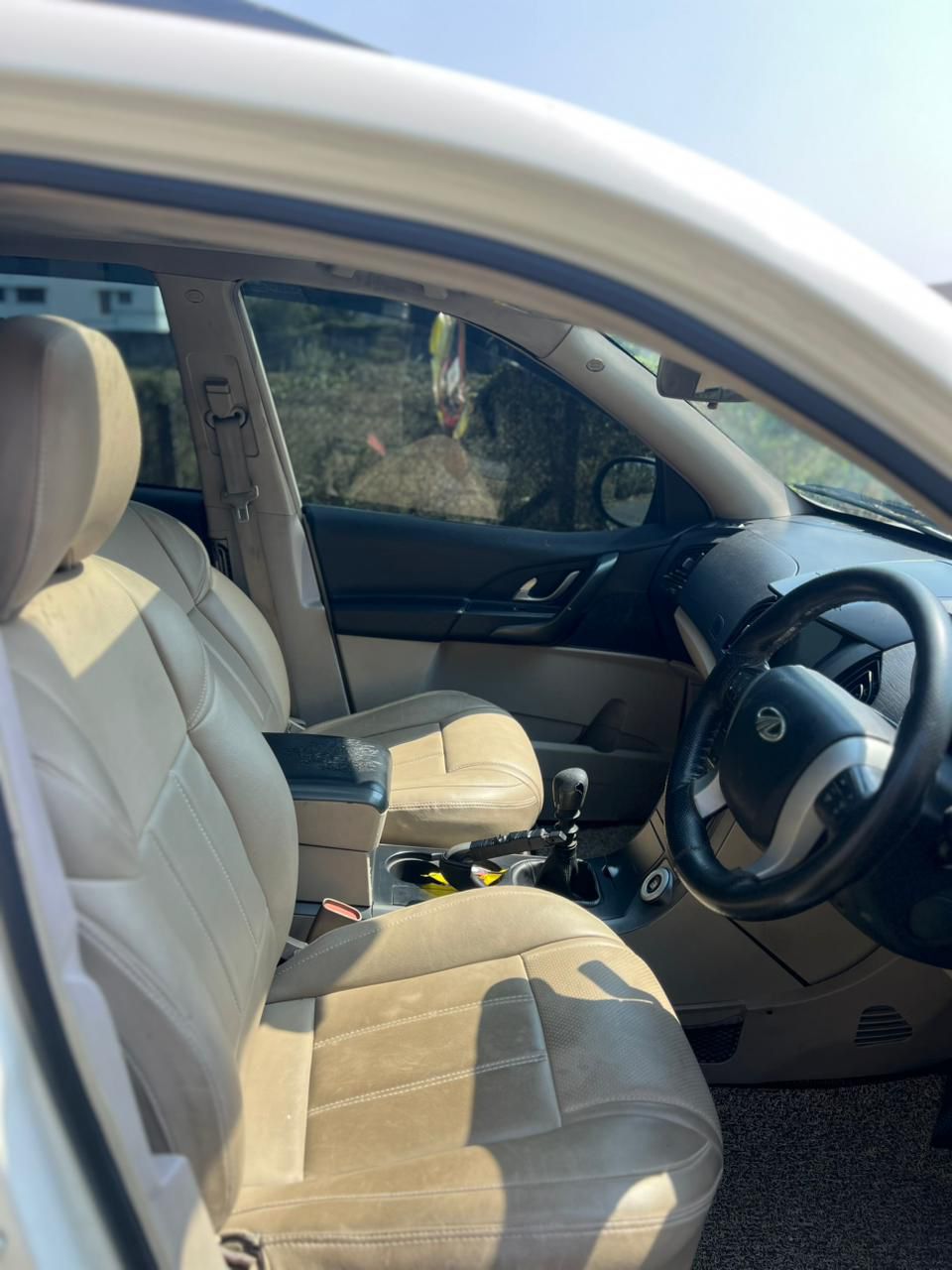 Mahindra XUV500 - Image 6