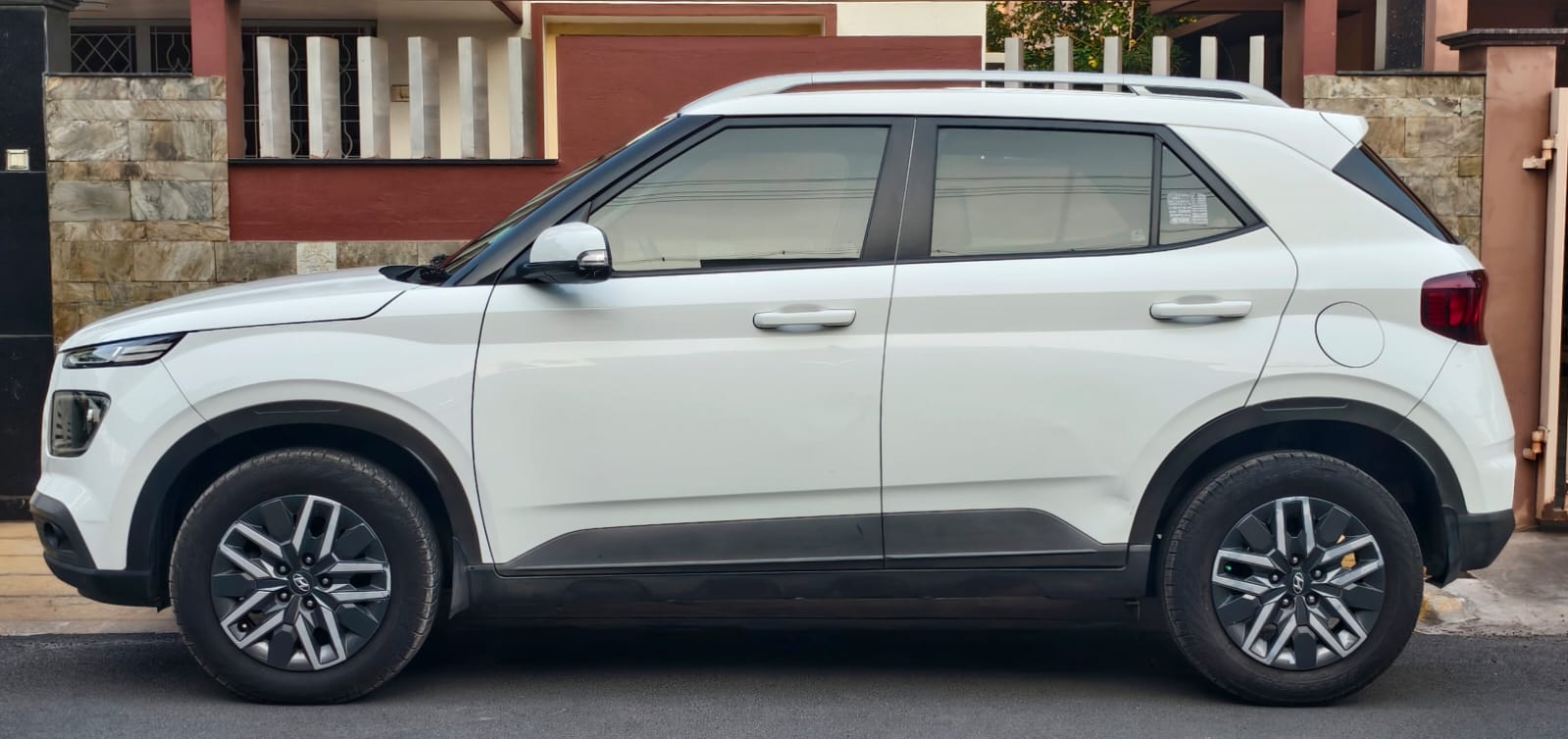 Hyundai Venue - Image 11