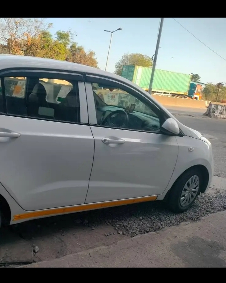 Hyundai Xcent - Image 3