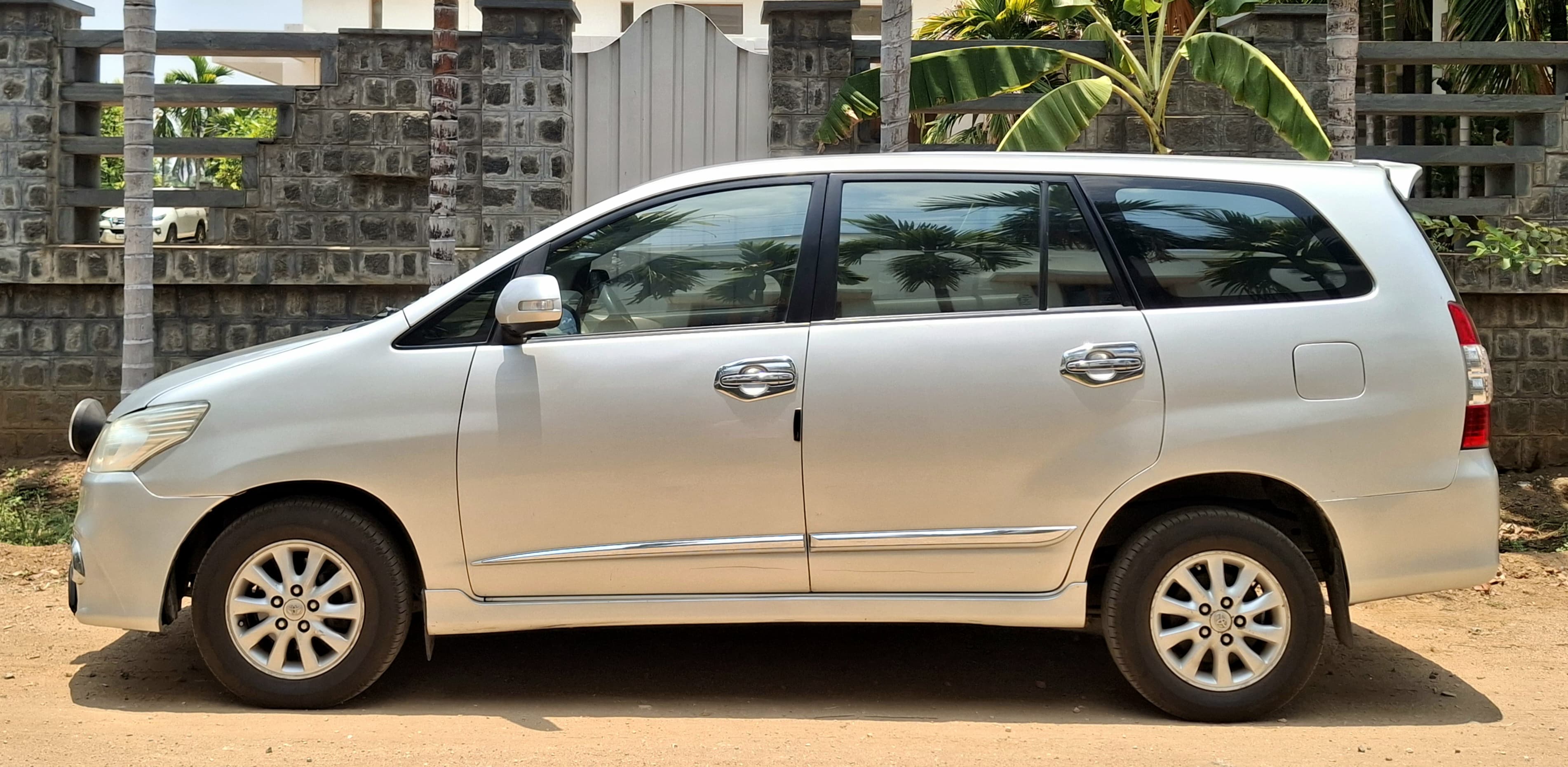 Toyota Innova - Image 4