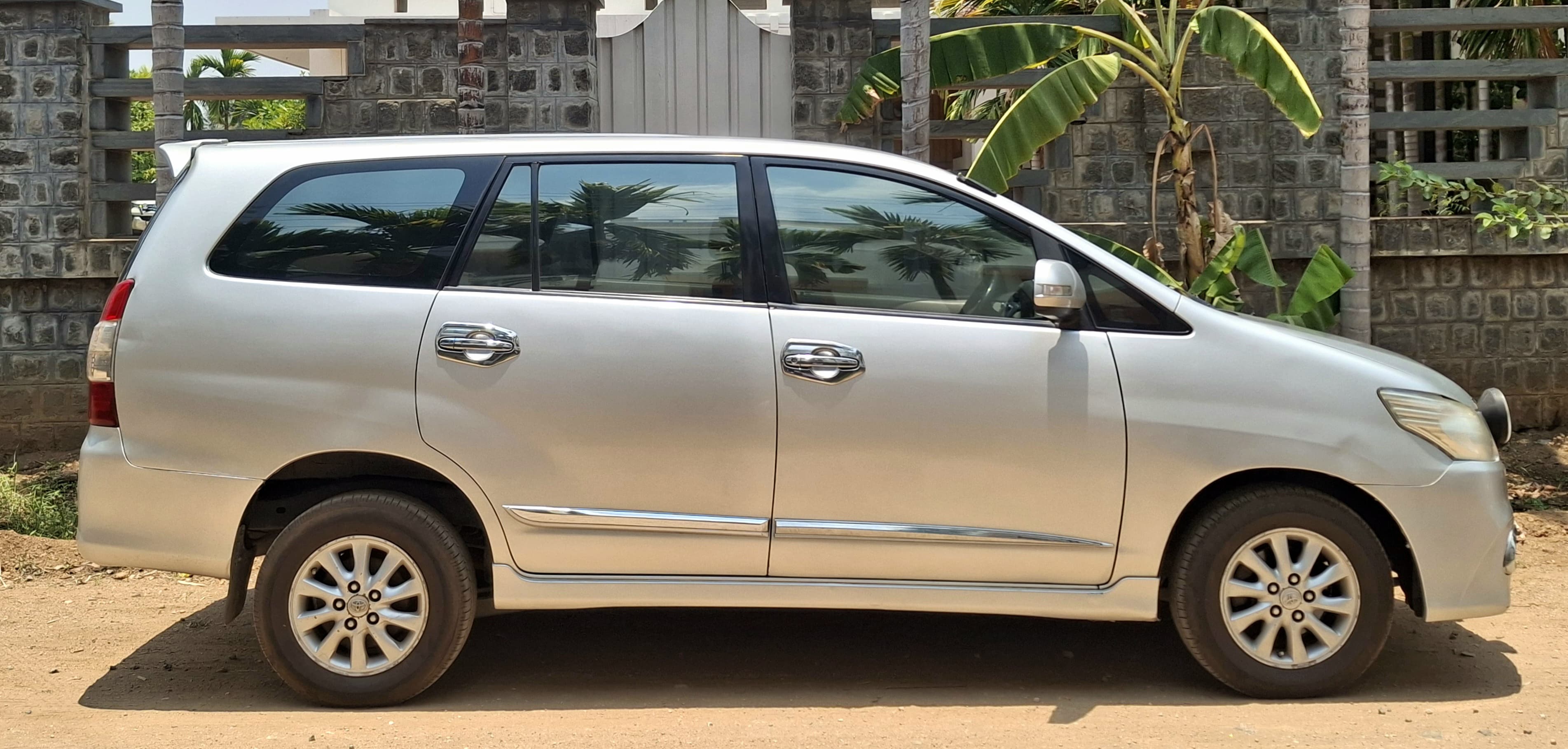 Toyota Innova - Image 3