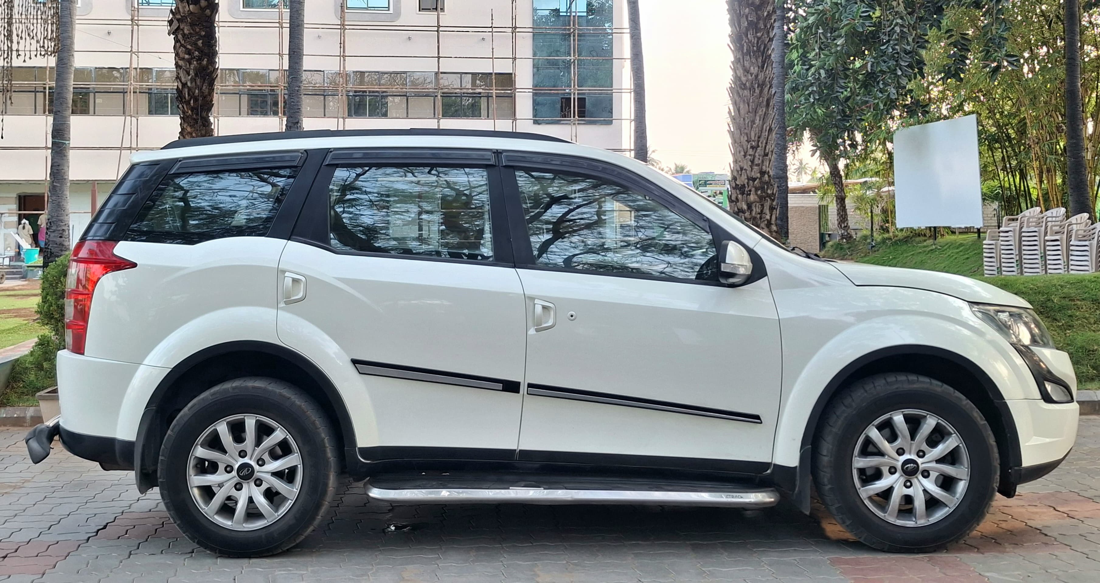 Mahindra XUV500 - Image 3