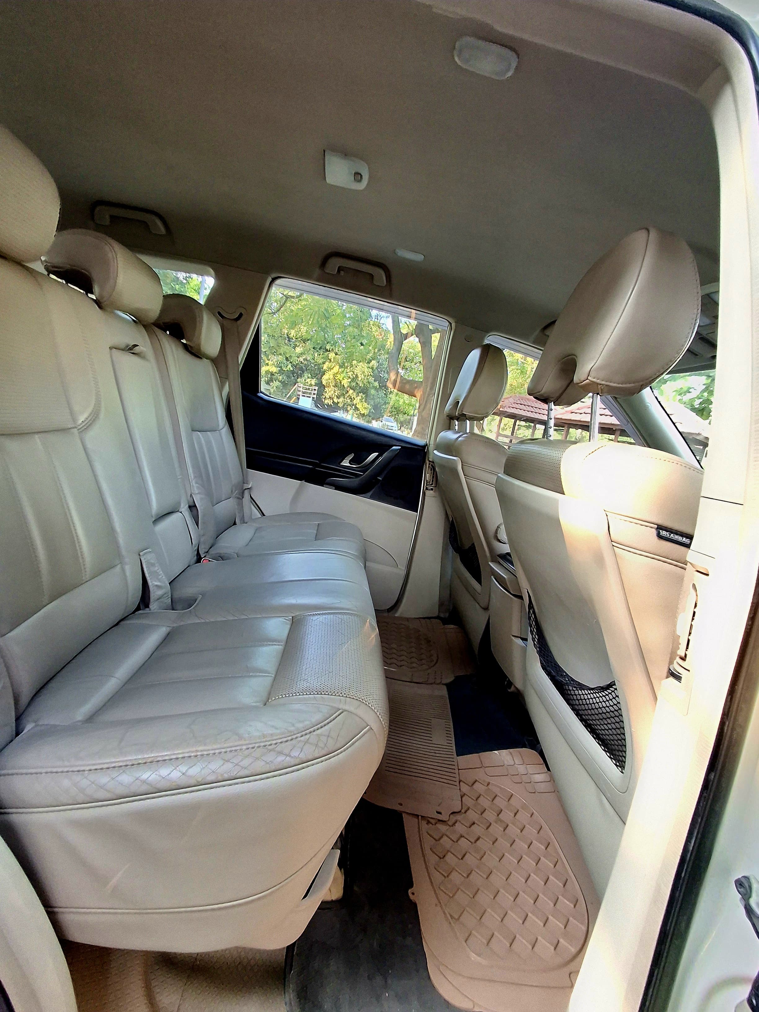 Mahindra XUV500 - Image 7