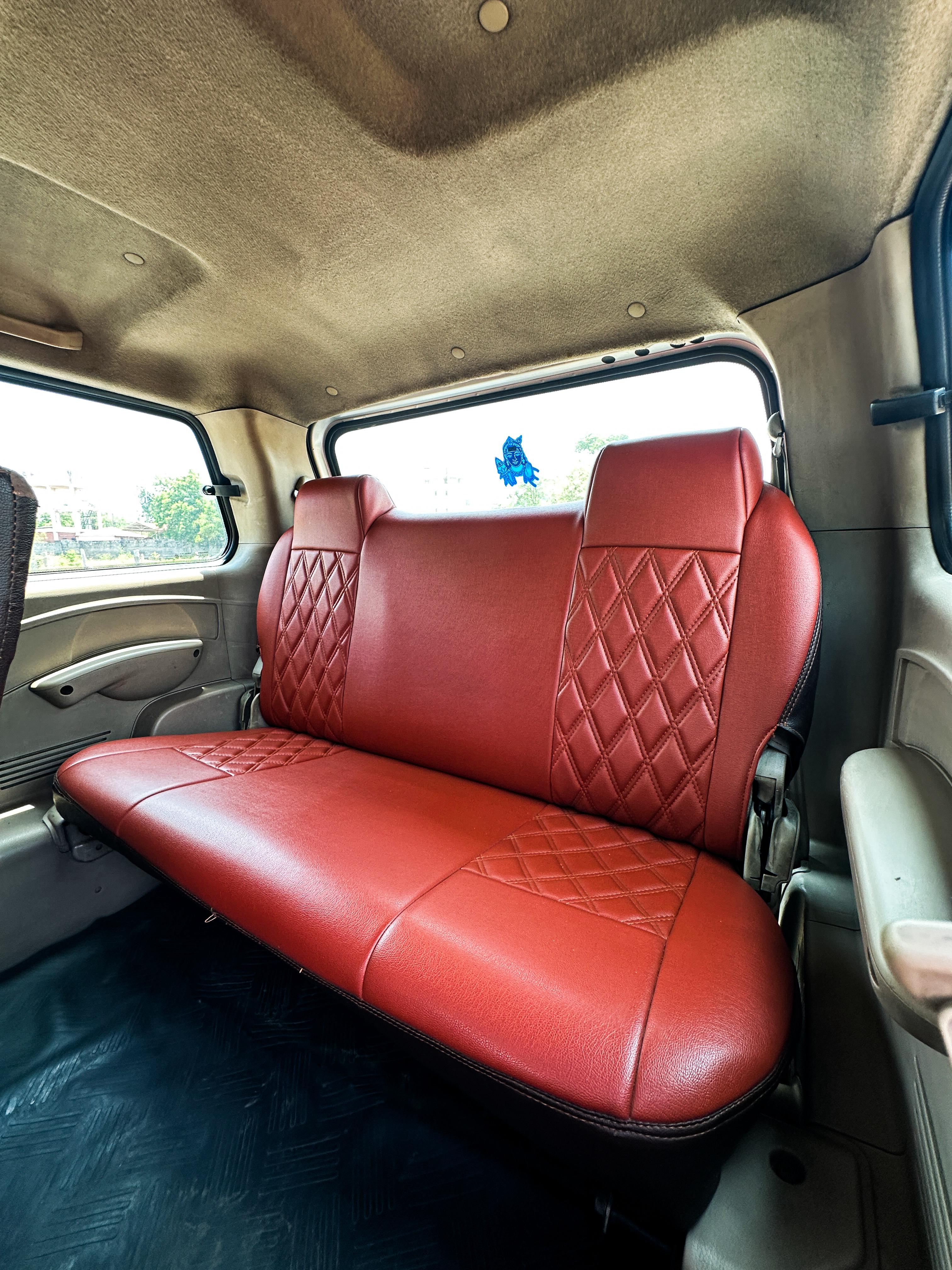 Mahindra Xylo - Image 5