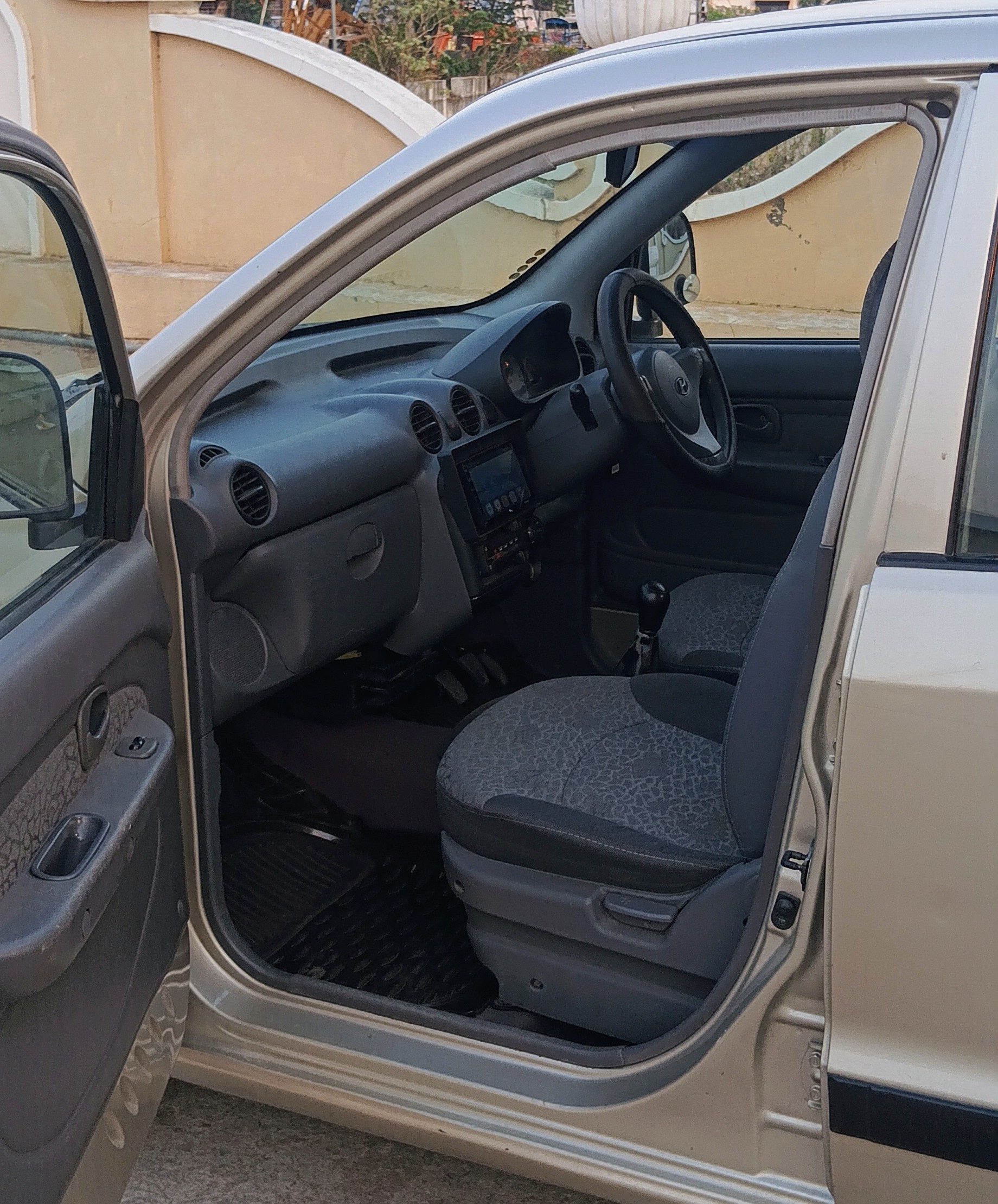 Hyundai Santro Xing - Image 12