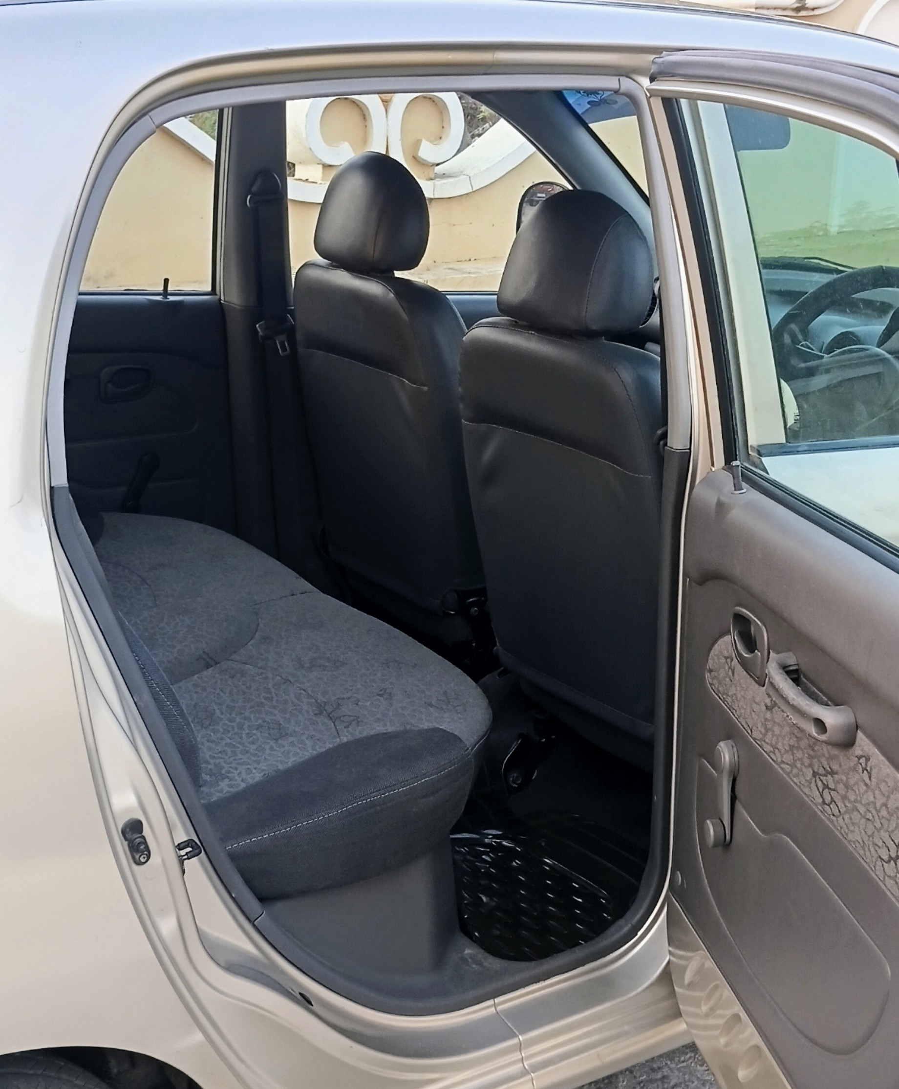 Hyundai Santro Xing - Image 10