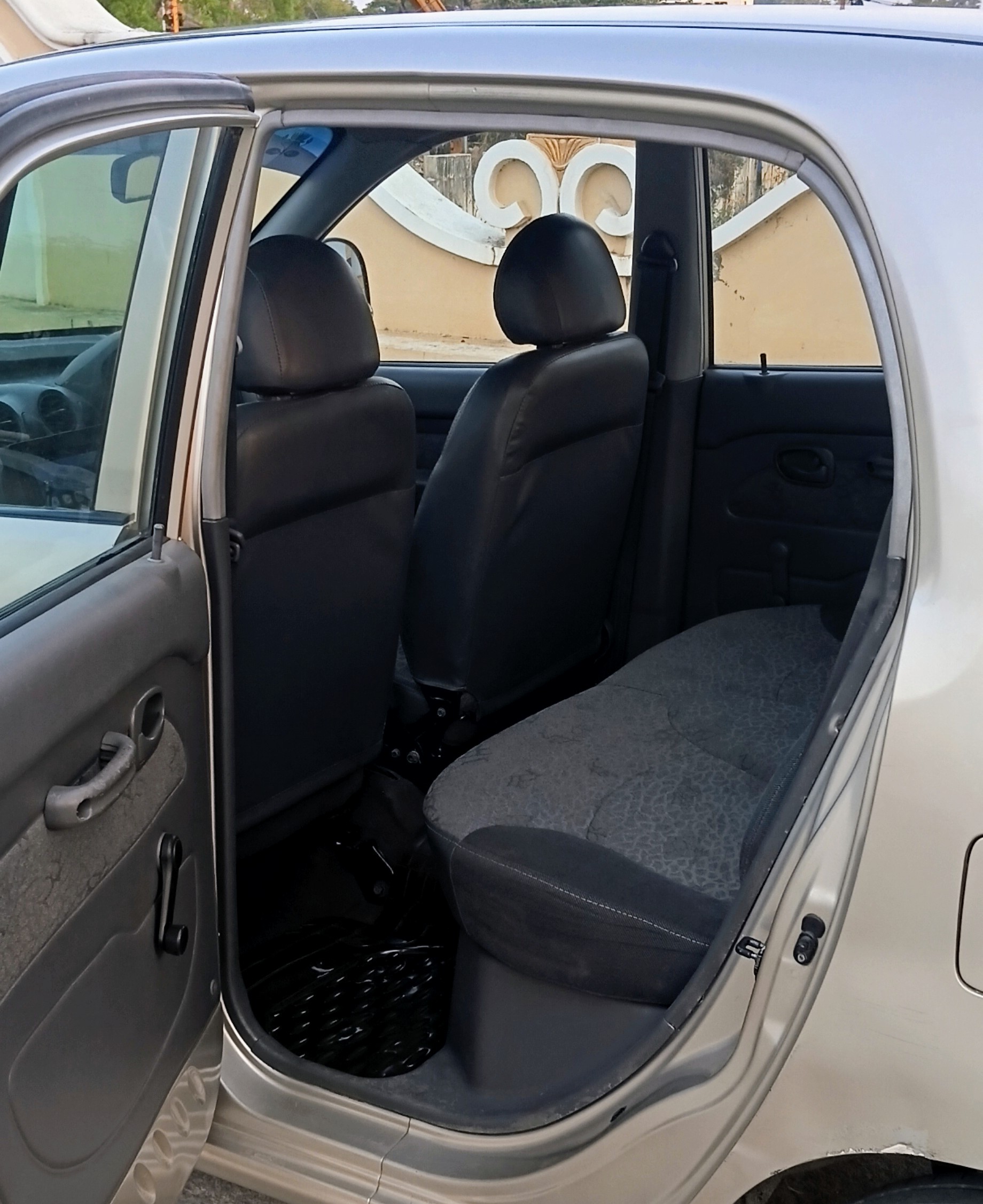 Hyundai Santro Xing - Image 11