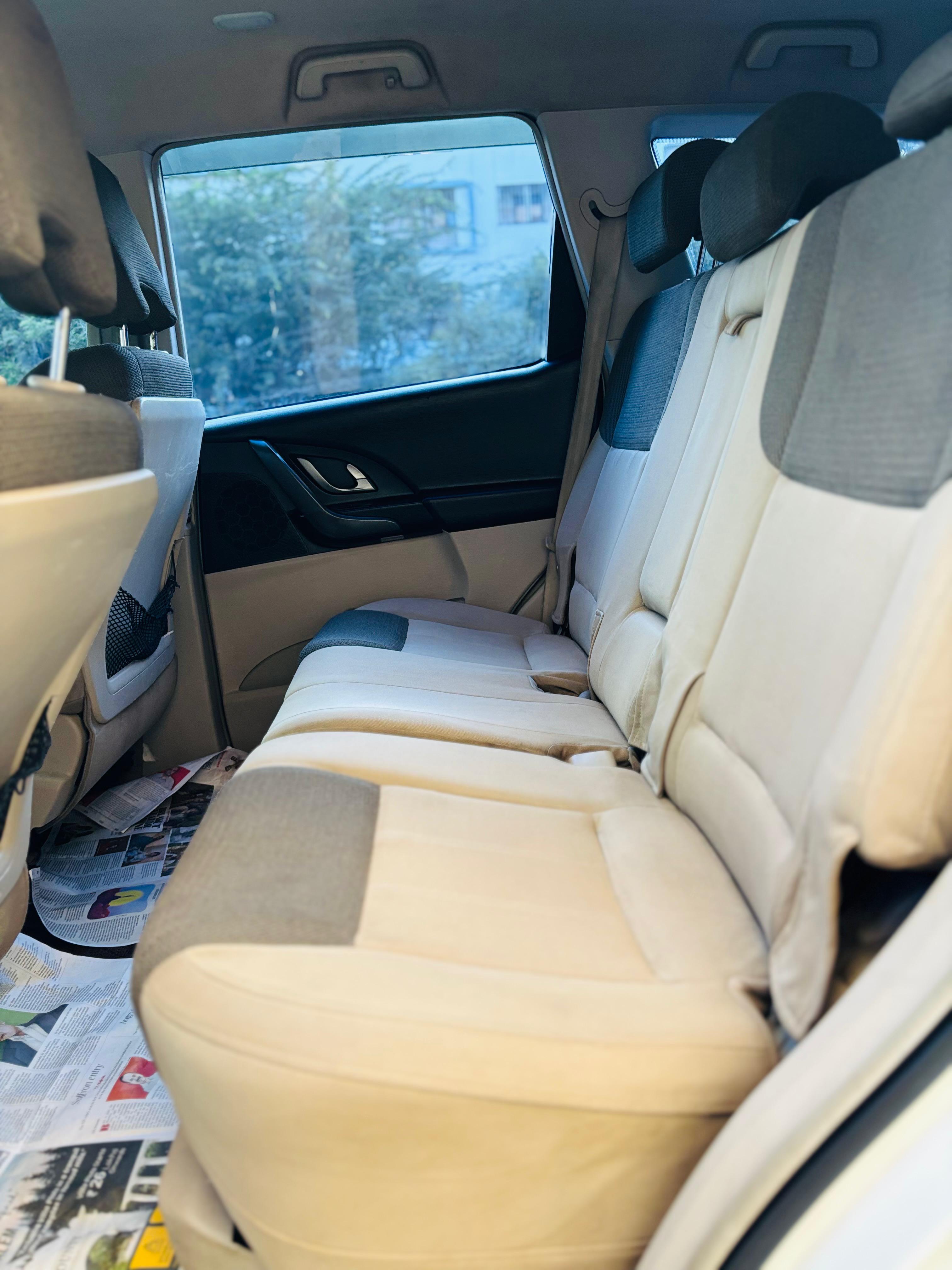 Mahindra XUV500 - Image 7