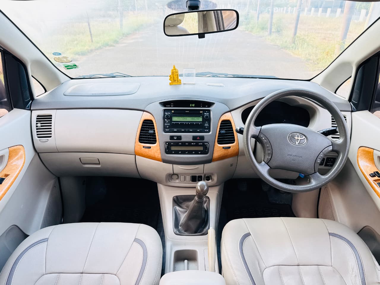 Toyota Innova - Image 8