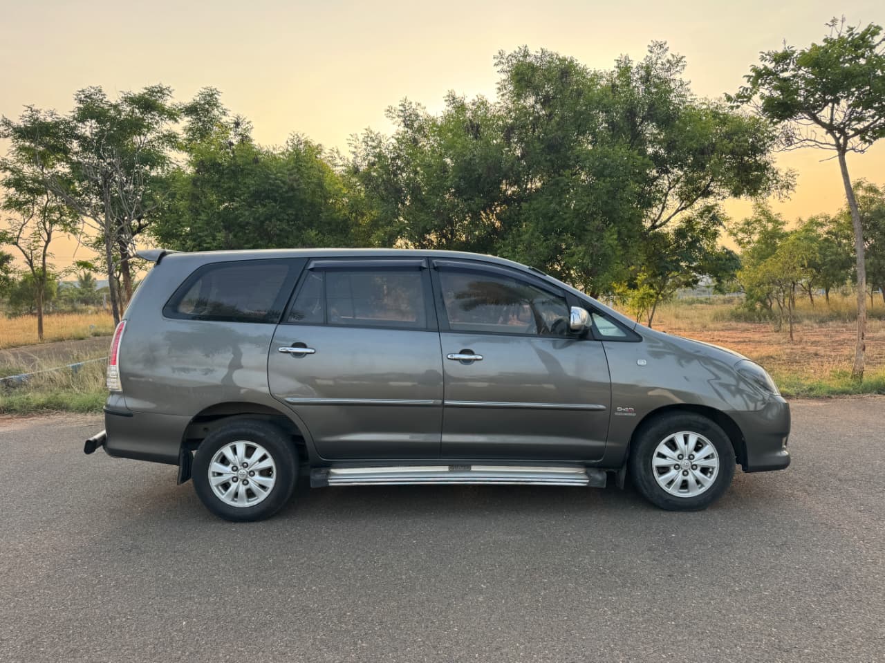 Toyota Innova - Image 4