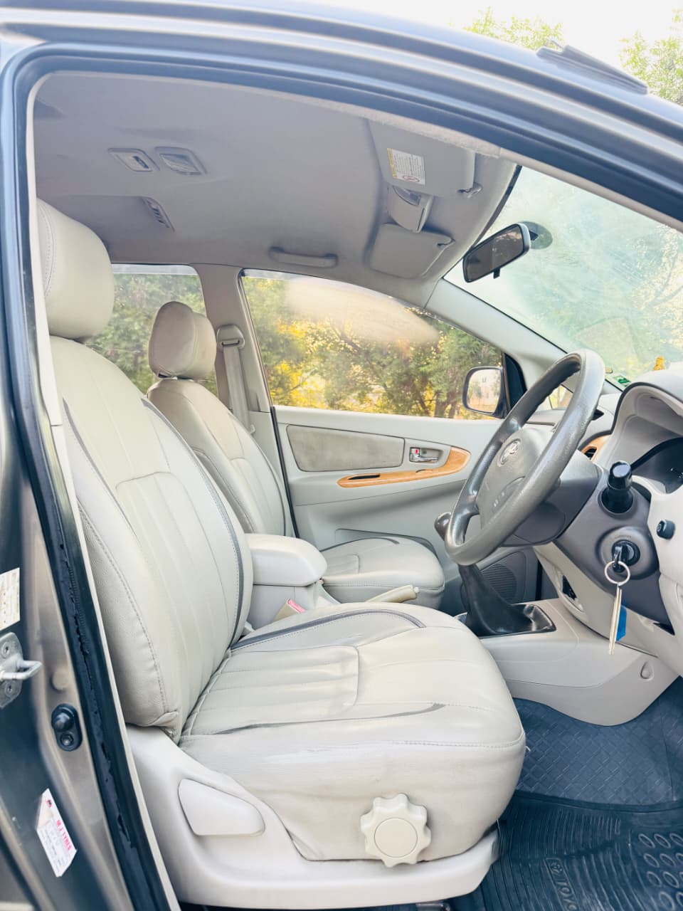 Toyota Innova - Image 3