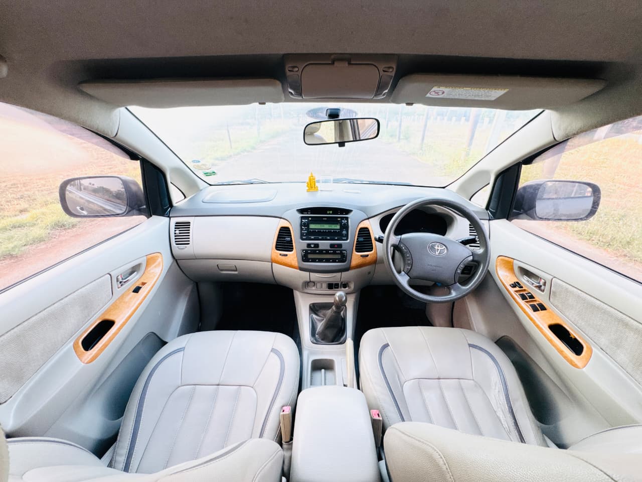 Toyota Innova - Image 10