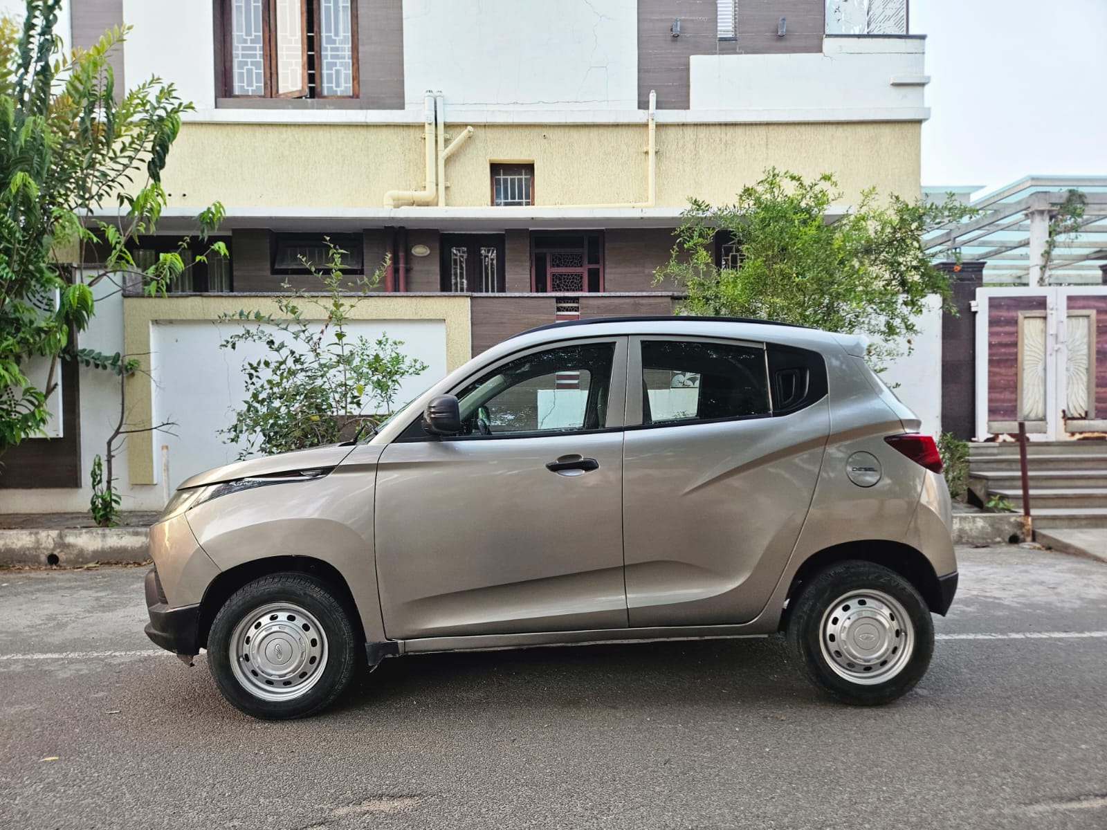Mahindra KUV 100 - Image 4