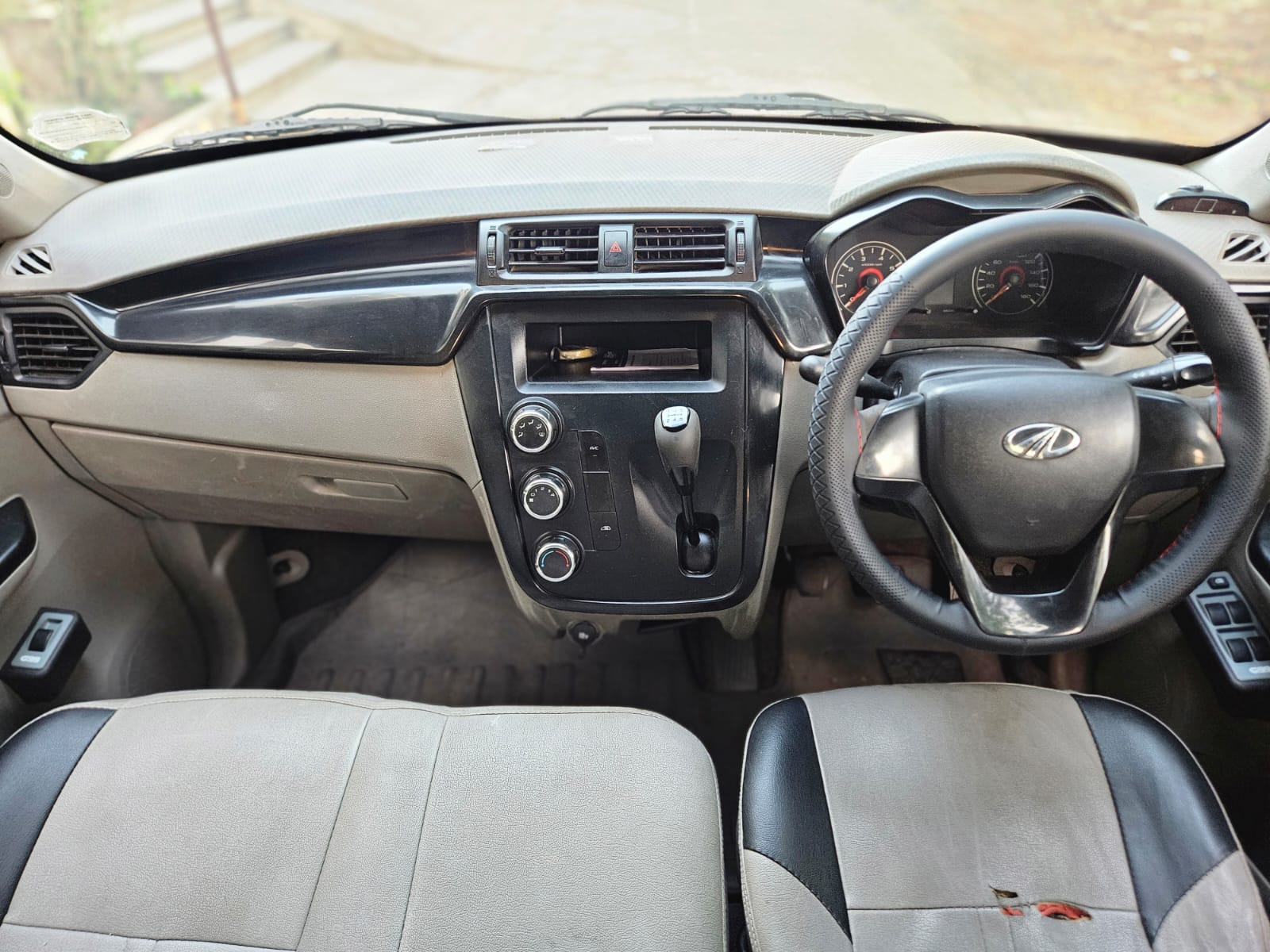 Mahindra KUV 100 - Image 9