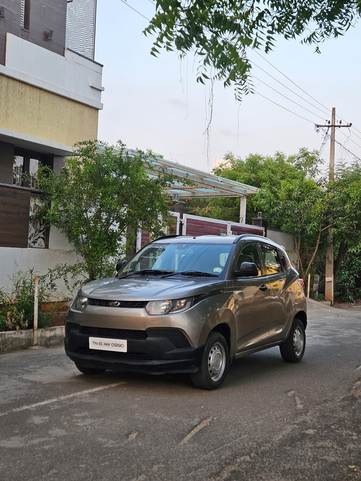 Mahindra KUV 100 - Image 3