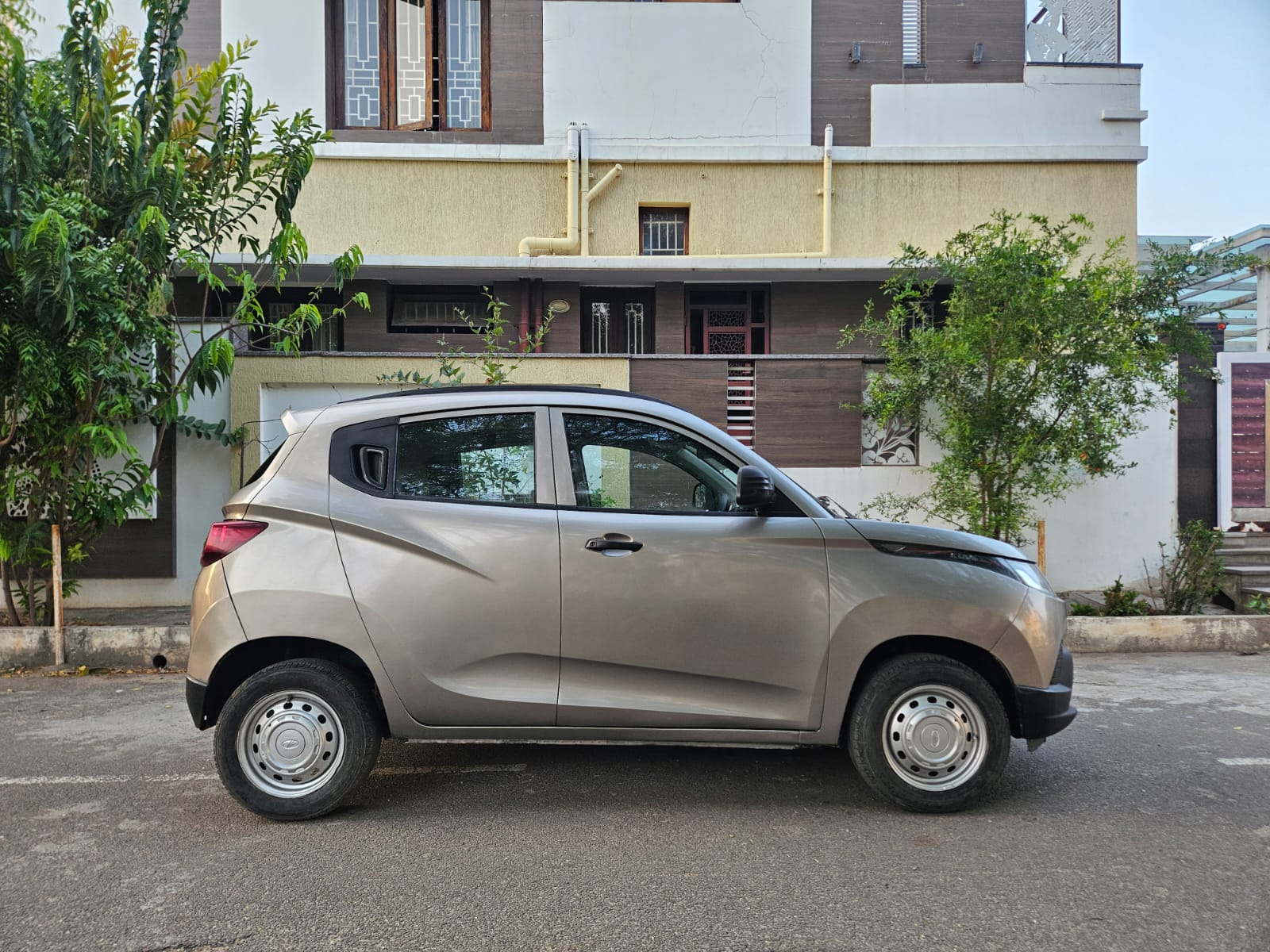 Mahindra KUV 100 - Image 8