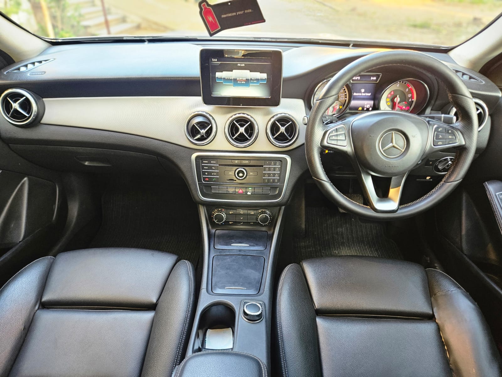 Mercedes Benz GLA - Image 8