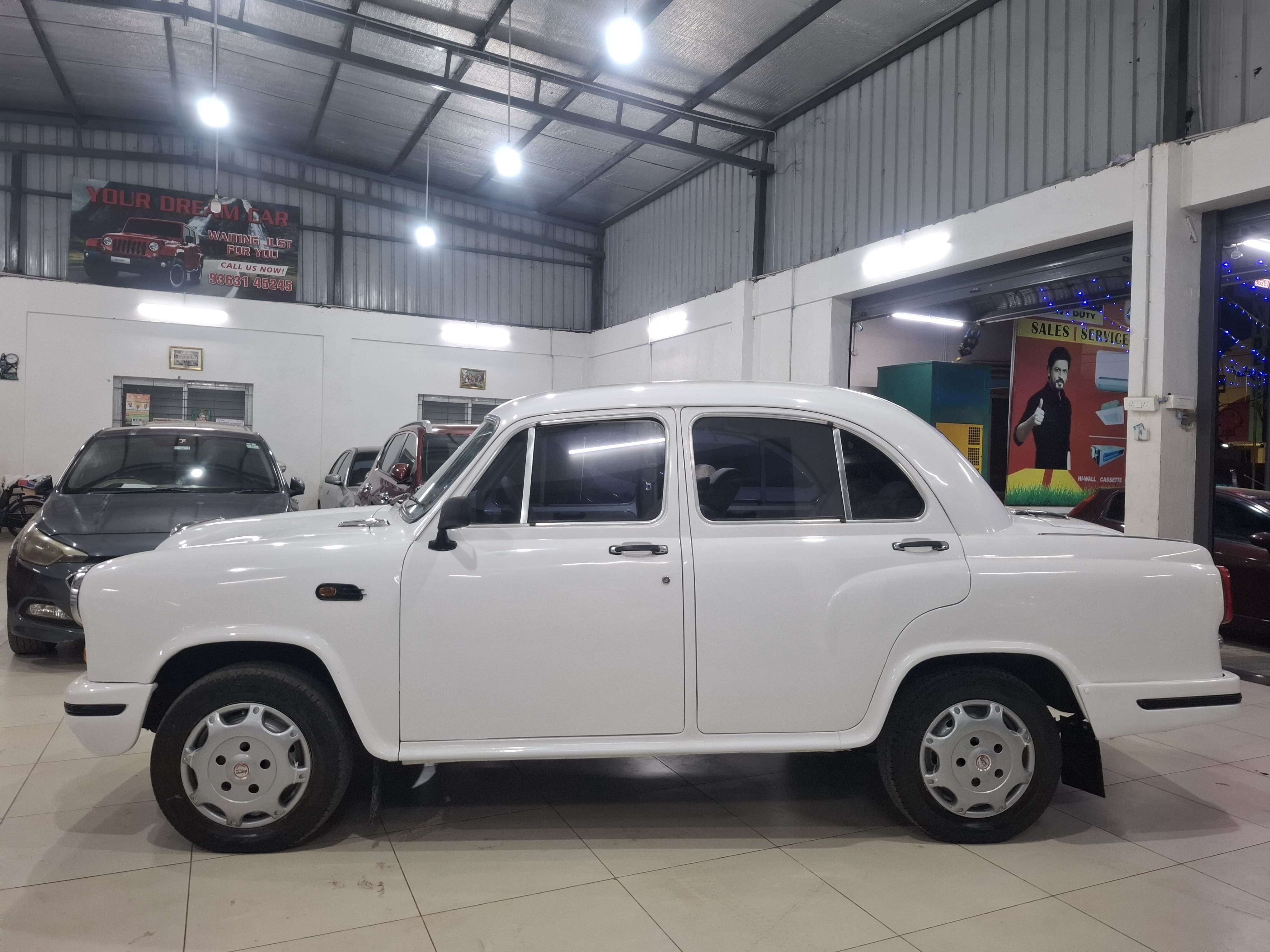 Hindustan Motors Ambassador - Image 8