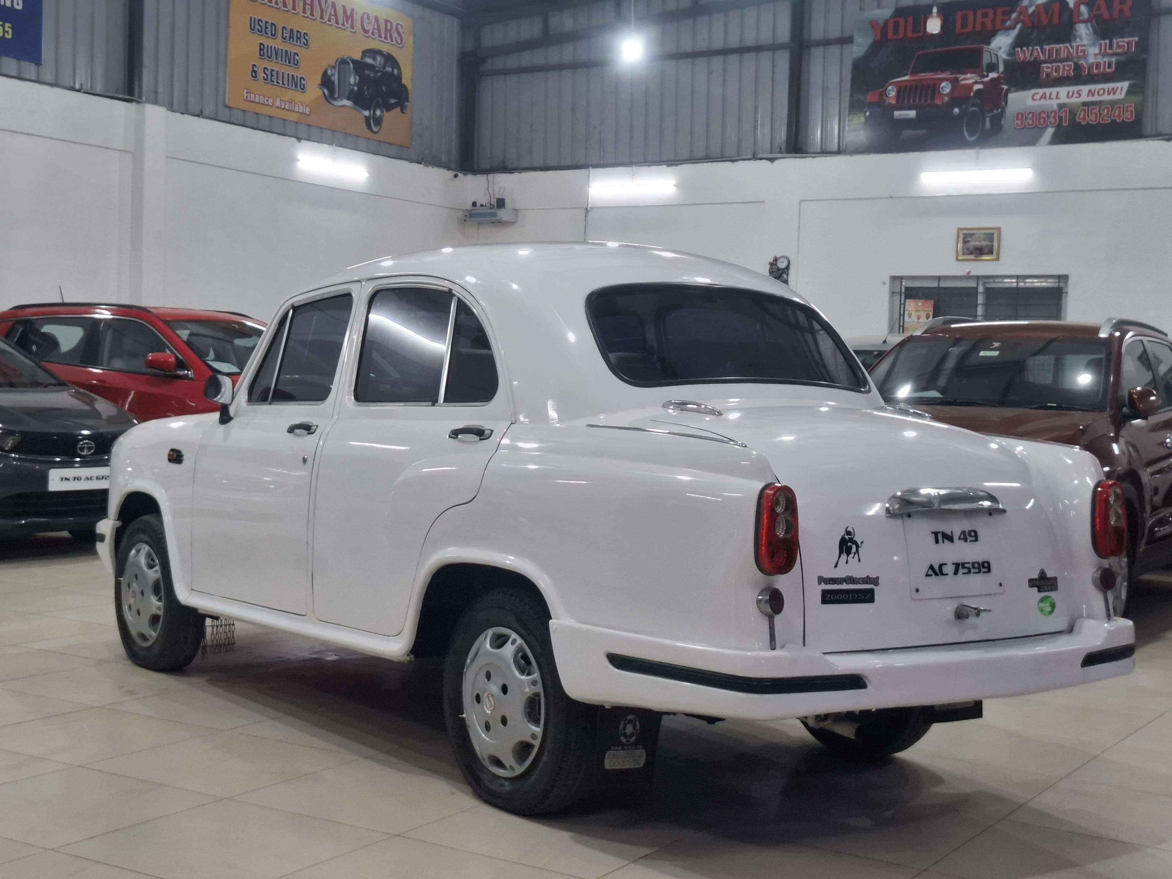 Hindustan Motors Ambassador - Image 4