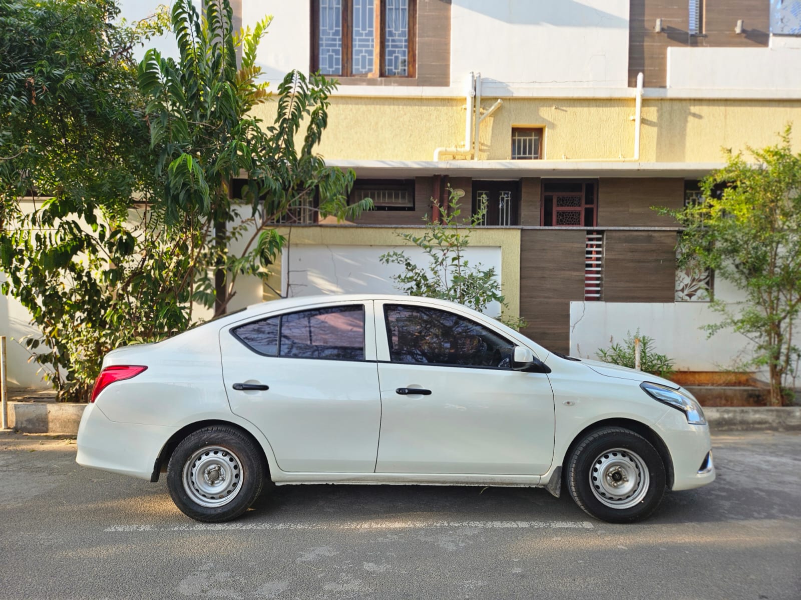 Nissan Sunny - Image 5