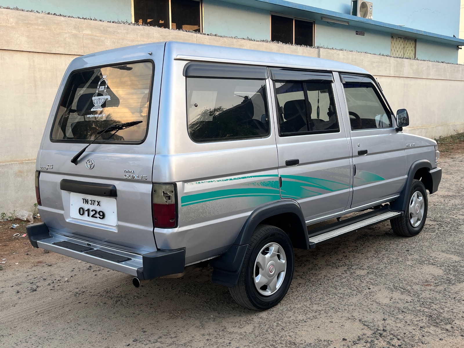 Toyota Qualis - Image 8