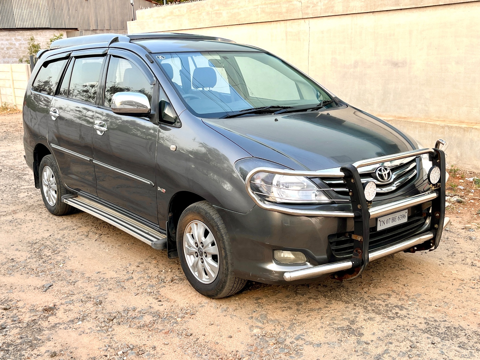 Toyota Innova - Image 2