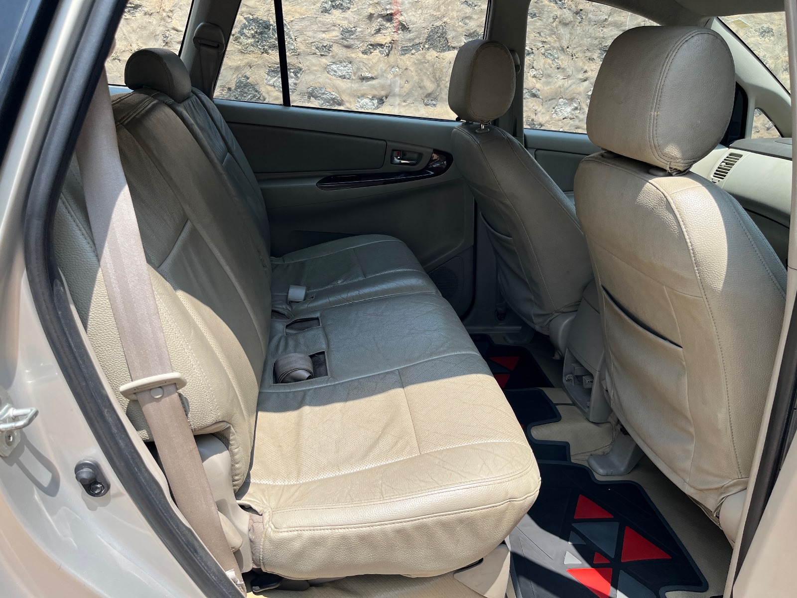 Toyota Innova - Image 2