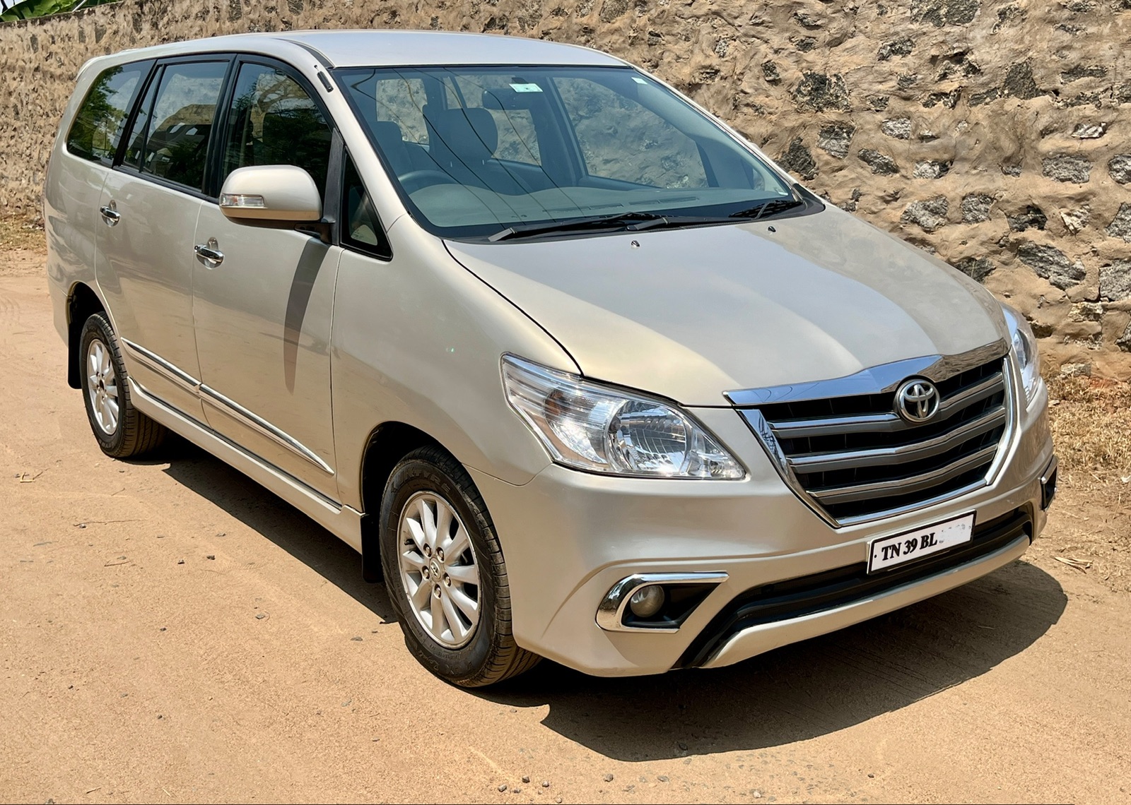 Toyota Innova - Image 3