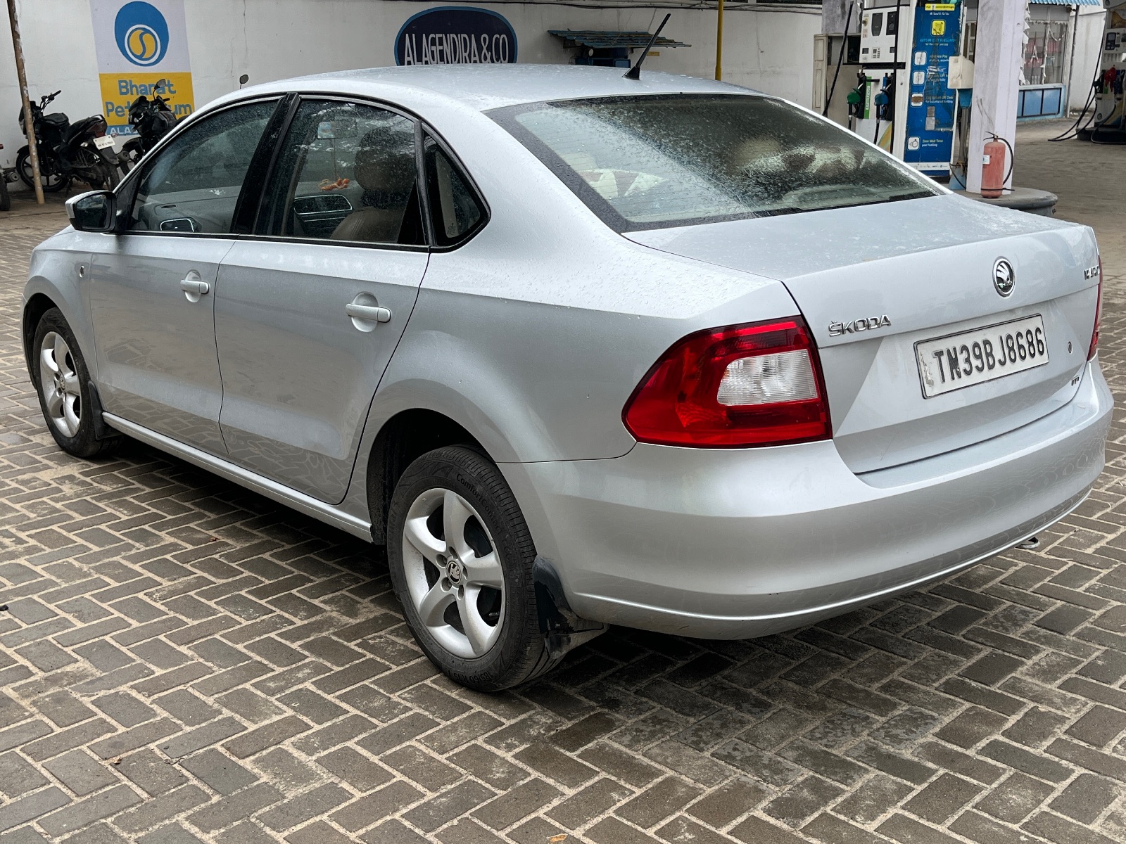 Skoda Rapid - Image 8