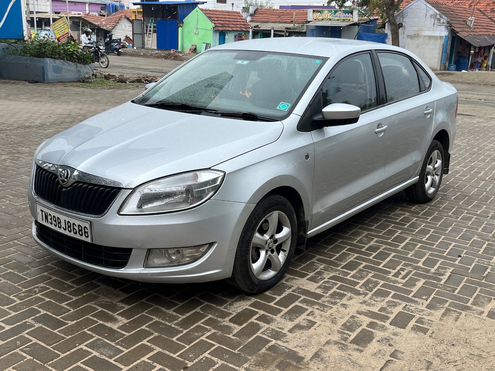 Skoda Rapid - Image 9
