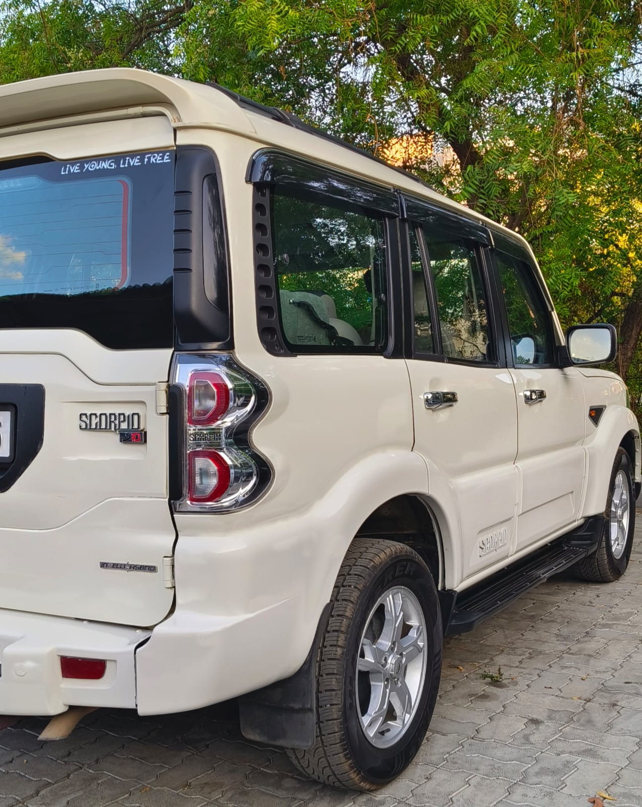 Mahindra Scorpio - Image 2