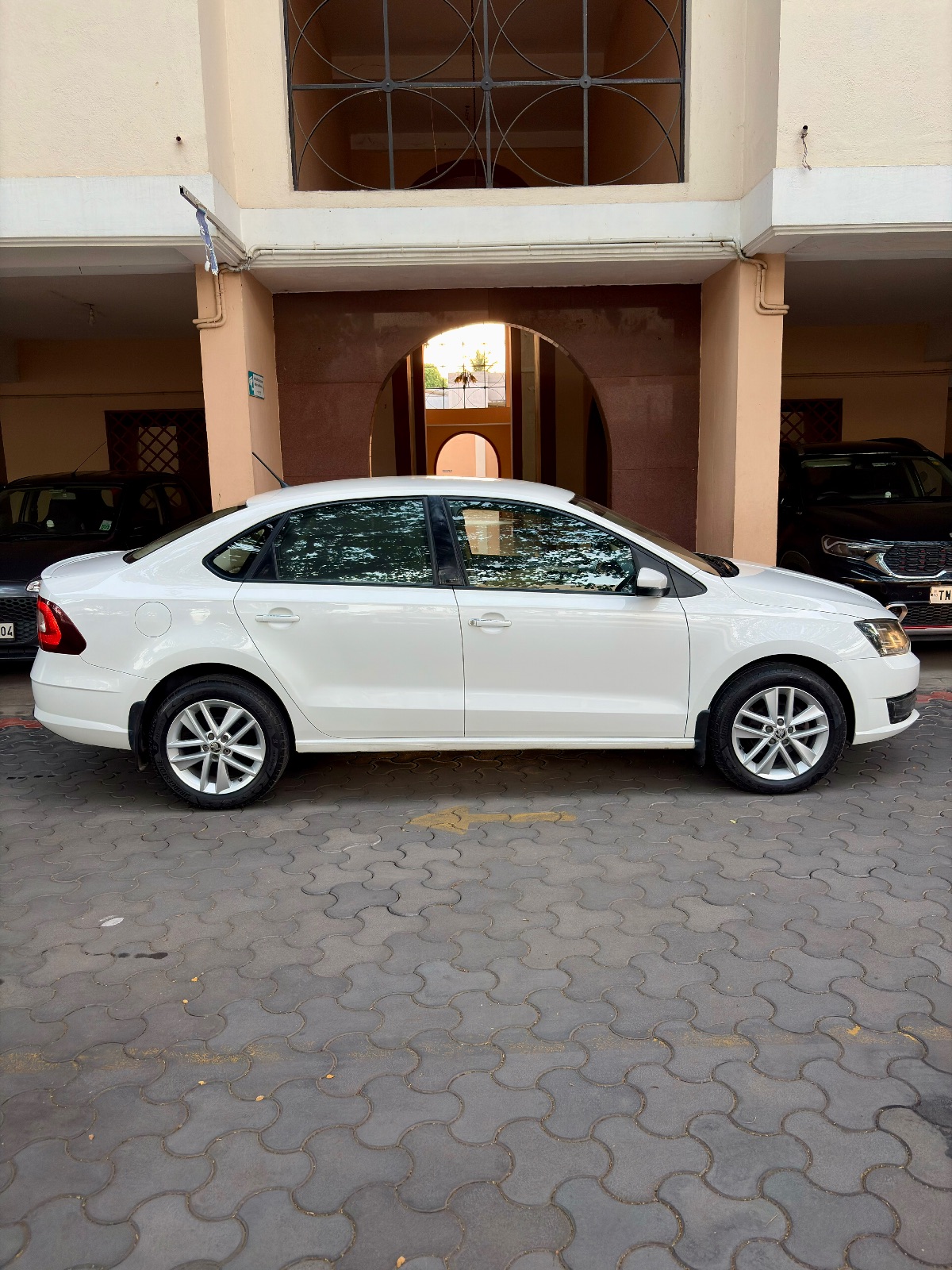 Skoda Rapid - Image 10