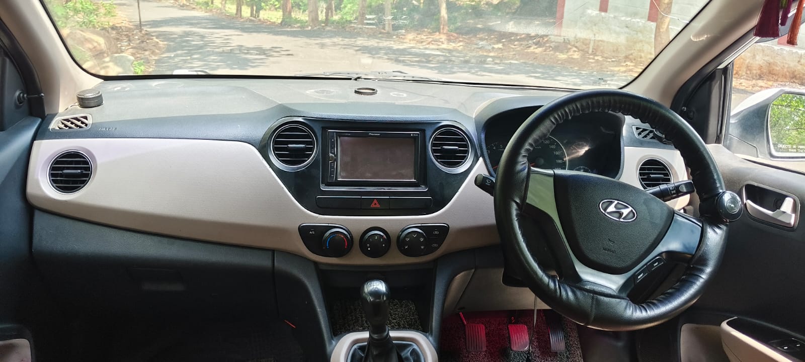 Hyundai Xcent - Image 9