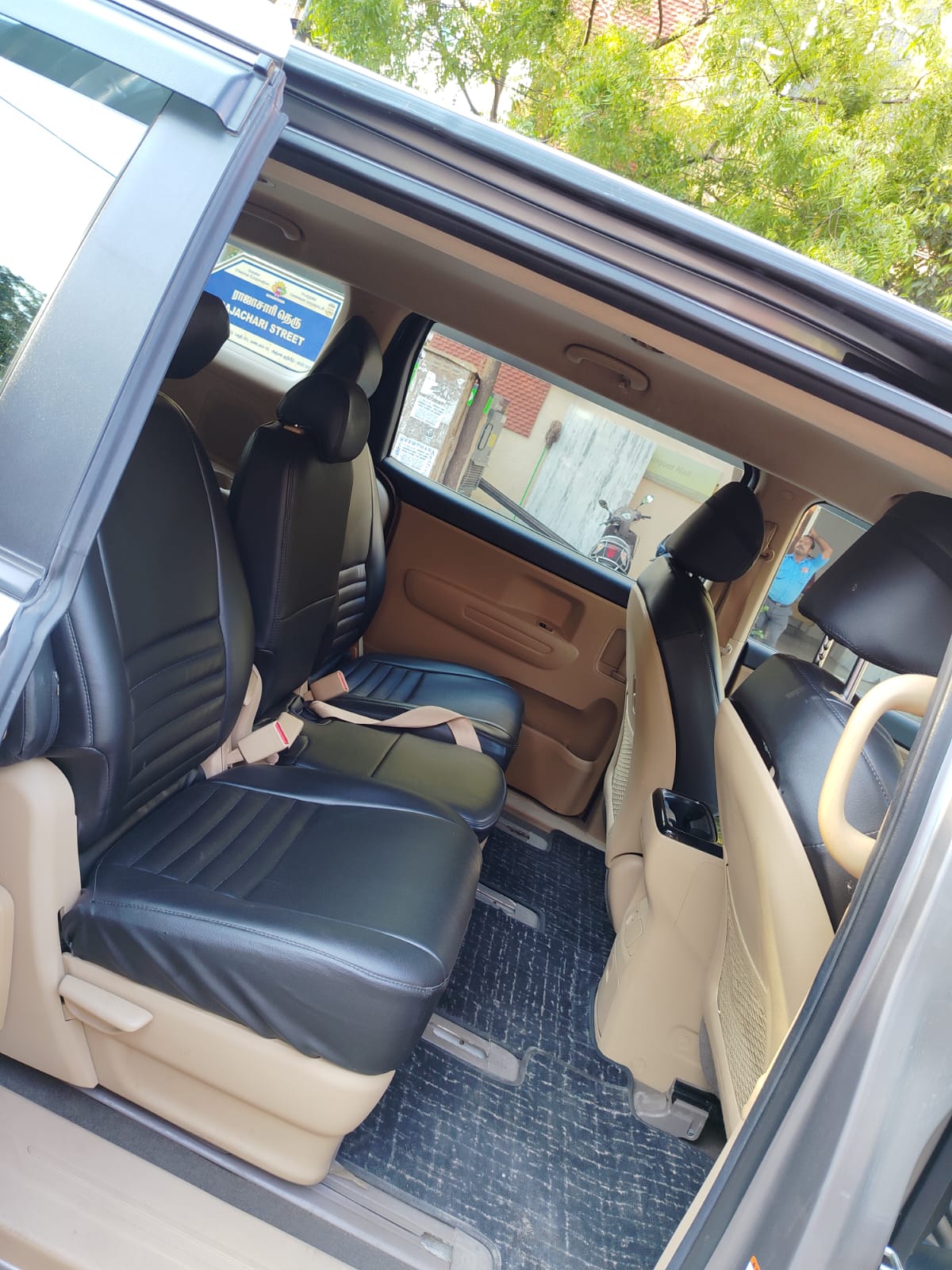 Kia Carnivel - Image 5